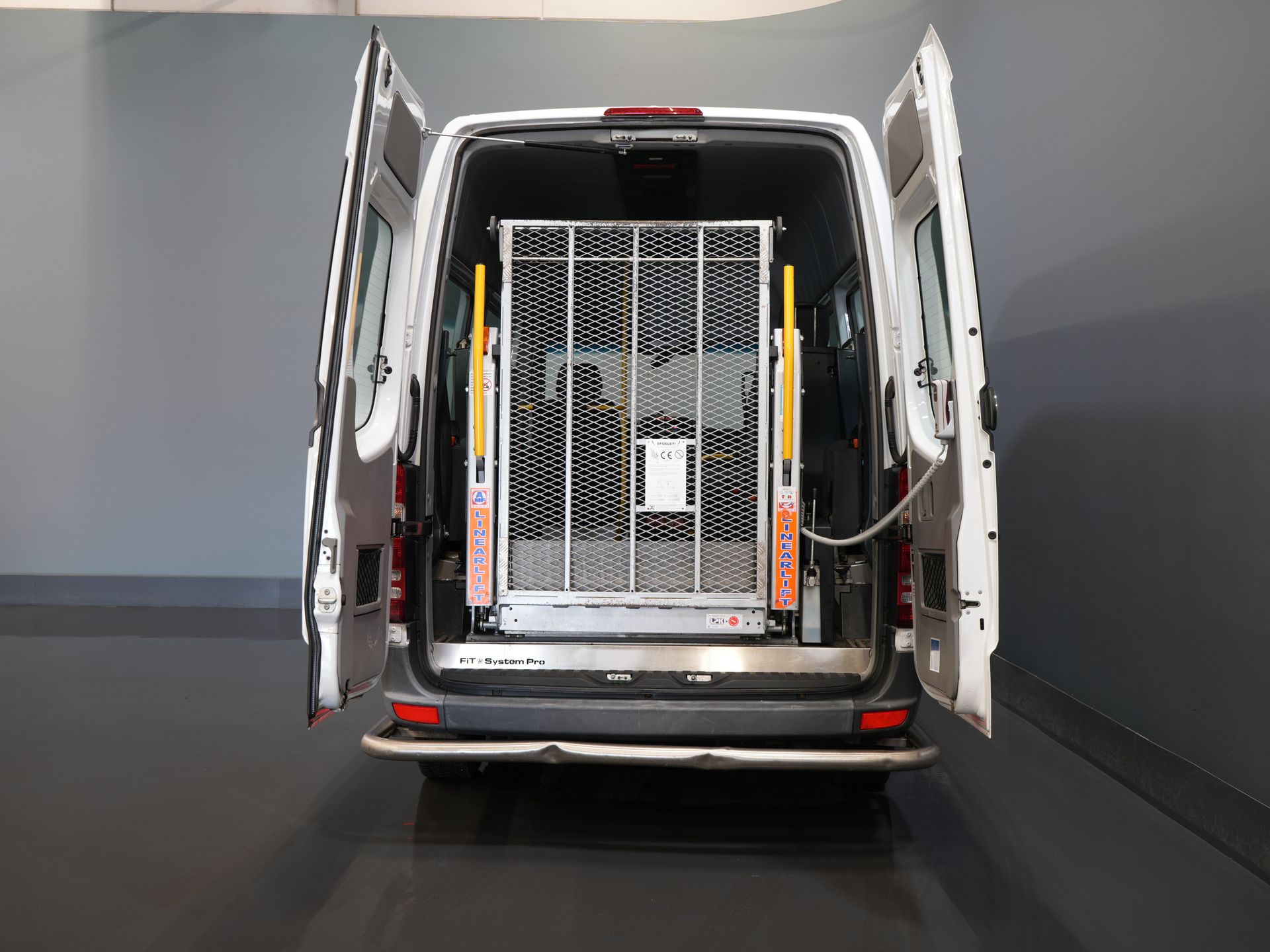 Mercedes-Benz Sprinter Personenvervoer 313 2.2 CDI L2H2 €9.922 Incl. BTW BPM VRIJ! EXPORT Combi/ 9 Persoons/ Kombi/ 9P/ Airco/ Rolstoellift 4