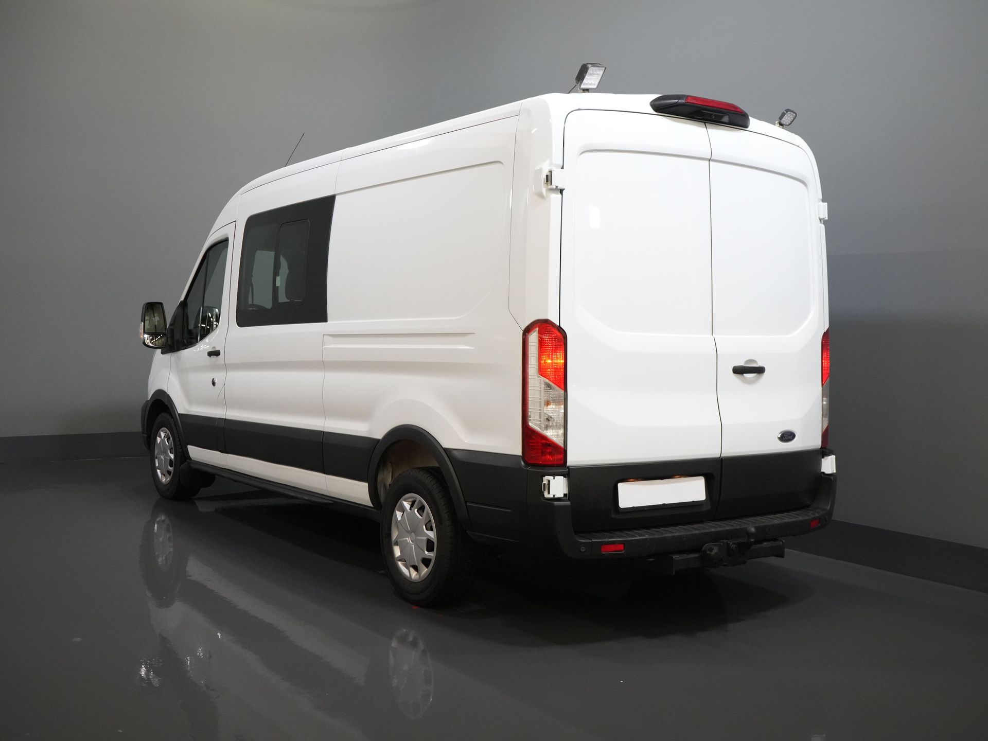 Volkswagen Crafter Bestelbus (Transit) 2.0 TDCI 130 pk L3H2 DC Dubbel Cabine 7 Pers./ Riem V.V./ Adapt. Cruise/ CarPlay/ PDC/ Navi/ Camera/ Airco/ Trekhaak 1