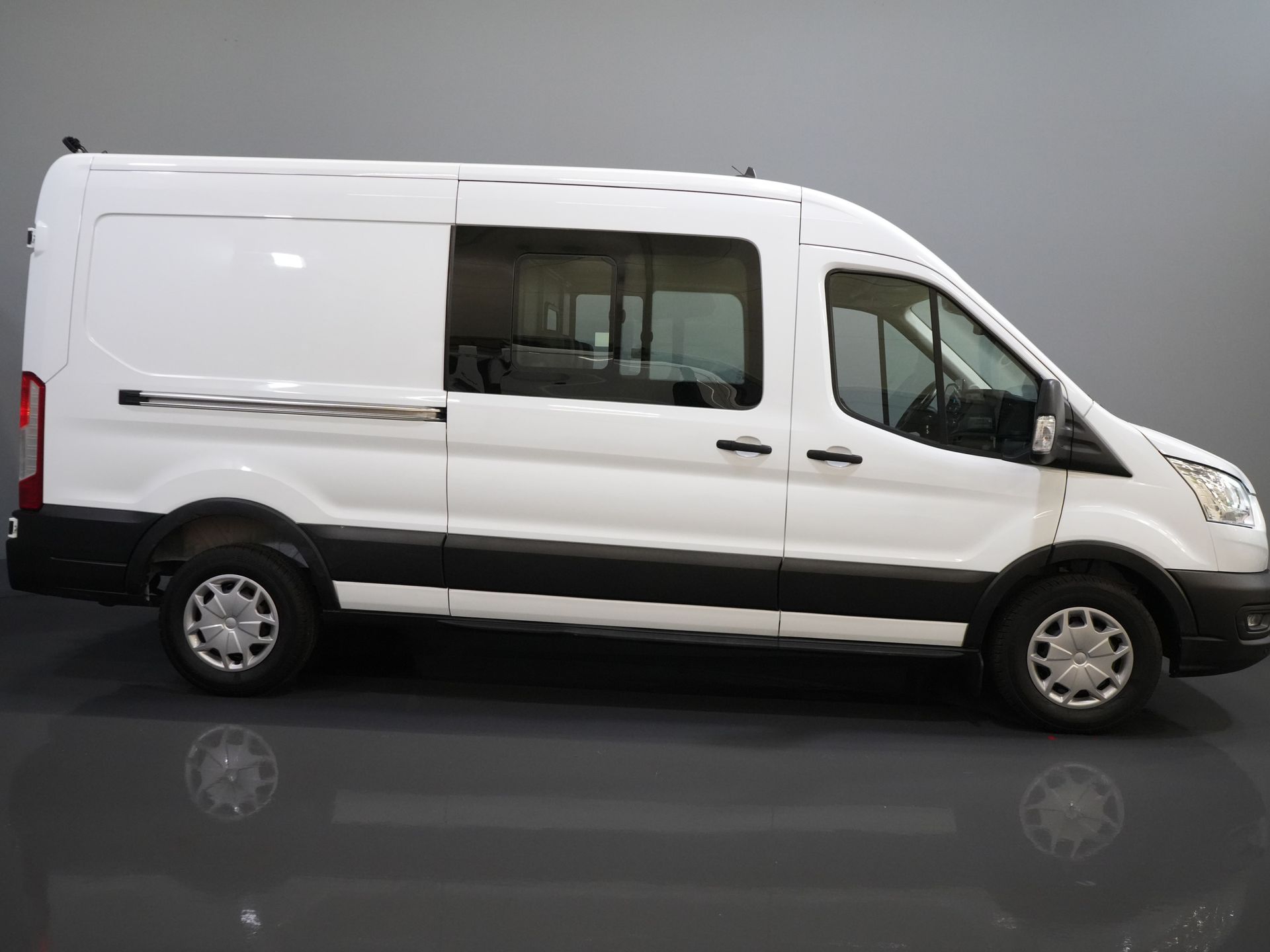 Volkswagen Crafter Bestelbus (Transit) 2.0 TDCI 130 pk L3H2 DC Dubbel Cabine 7 Pers./ Riem V.V./ Adapt. Cruise/ CarPlay/ PDC/ Navi/ Camera/ Airco/ Trekhaak 10