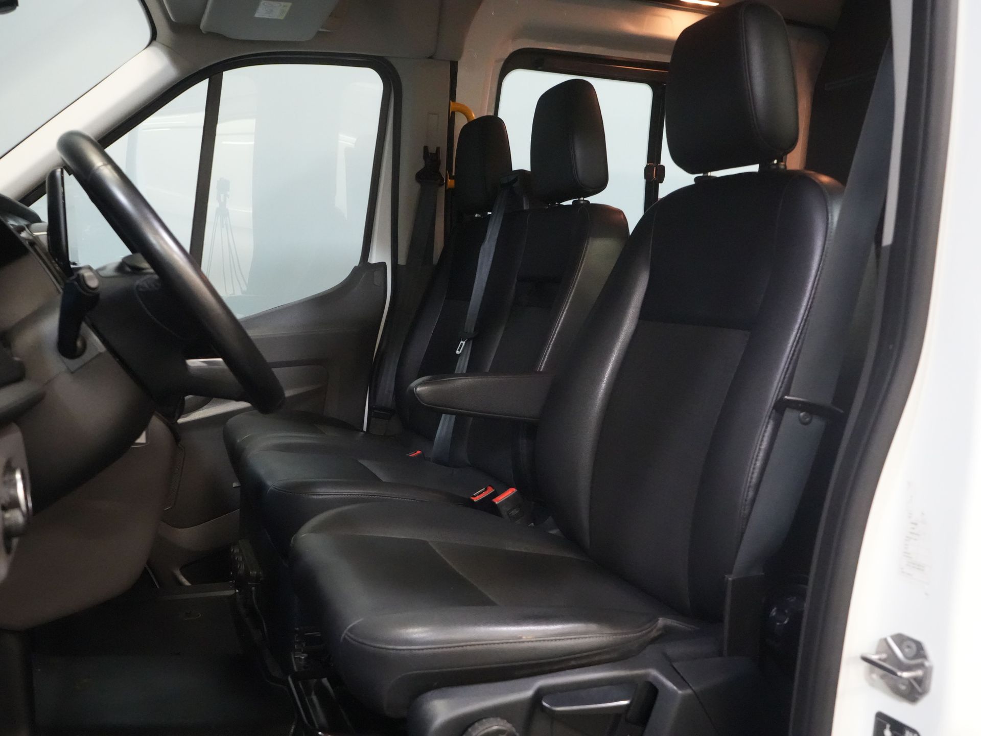 Volkswagen Crafter Bestelbus (Transit) 2.0 TDCI 130 pk L3H2 DC Dubbel Cabine 7 Pers./ Riem V.V./ Adapt. Cruise/ CarPlay/ PDC/ Navi/ Camera/ Airco/ Trekhaak 11