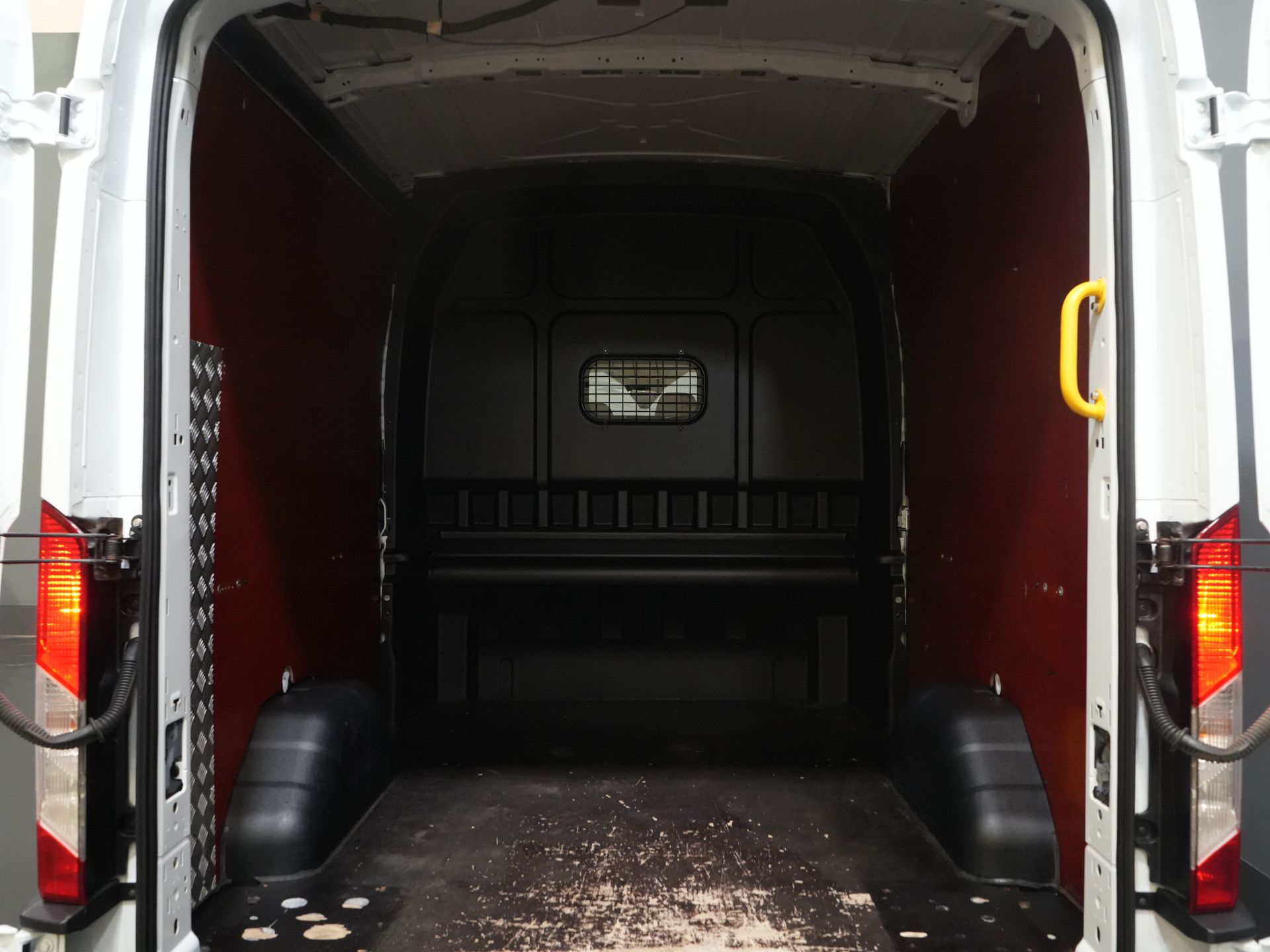 Volkswagen Crafter Bestelbus (Transit) 2.0 TDCI 130 pk L3H2 DC Dubbel Cabine 7 Pers./ Riem V.V./ Adapt. Cruise/ CarPlay/ PDC/ Navi/ Camera/ Airco/ Trekhaak 14