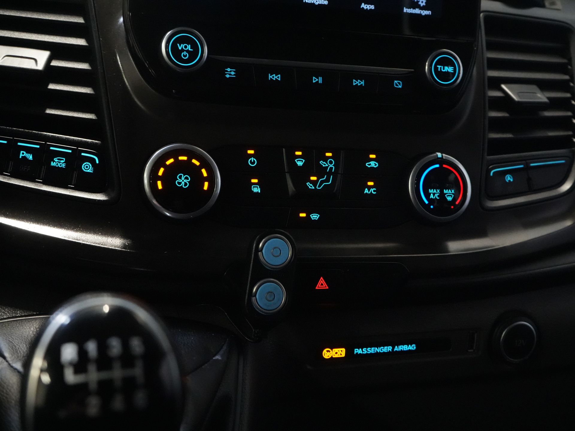 Volkswagen Crafter Bestelbus (Transit) 2.0 TDCI 130 pk L3H2 DC Dubbel Cabine 7 Pers./ Riem V.V./ Adapt. Cruise/ CarPlay/ PDC/ Navi/ Camera/ Airco/ Trekhaak 22