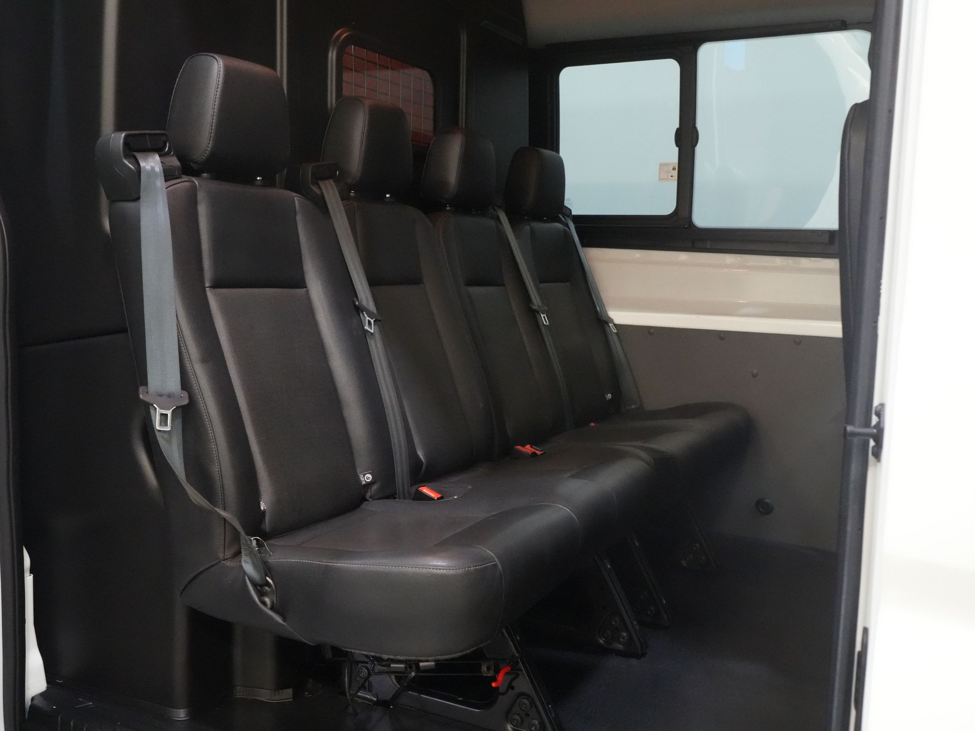 Volkswagen Crafter Bestelbus (Transit) 2.0 TDCI 130 pk L3H2 DC Dubbel Cabine 7 Pers./ Riem V.V./ Adapt. Cruise/ CarPlay/ PDC/ Navi/ Camera/ Airco/ Trekhaak 26