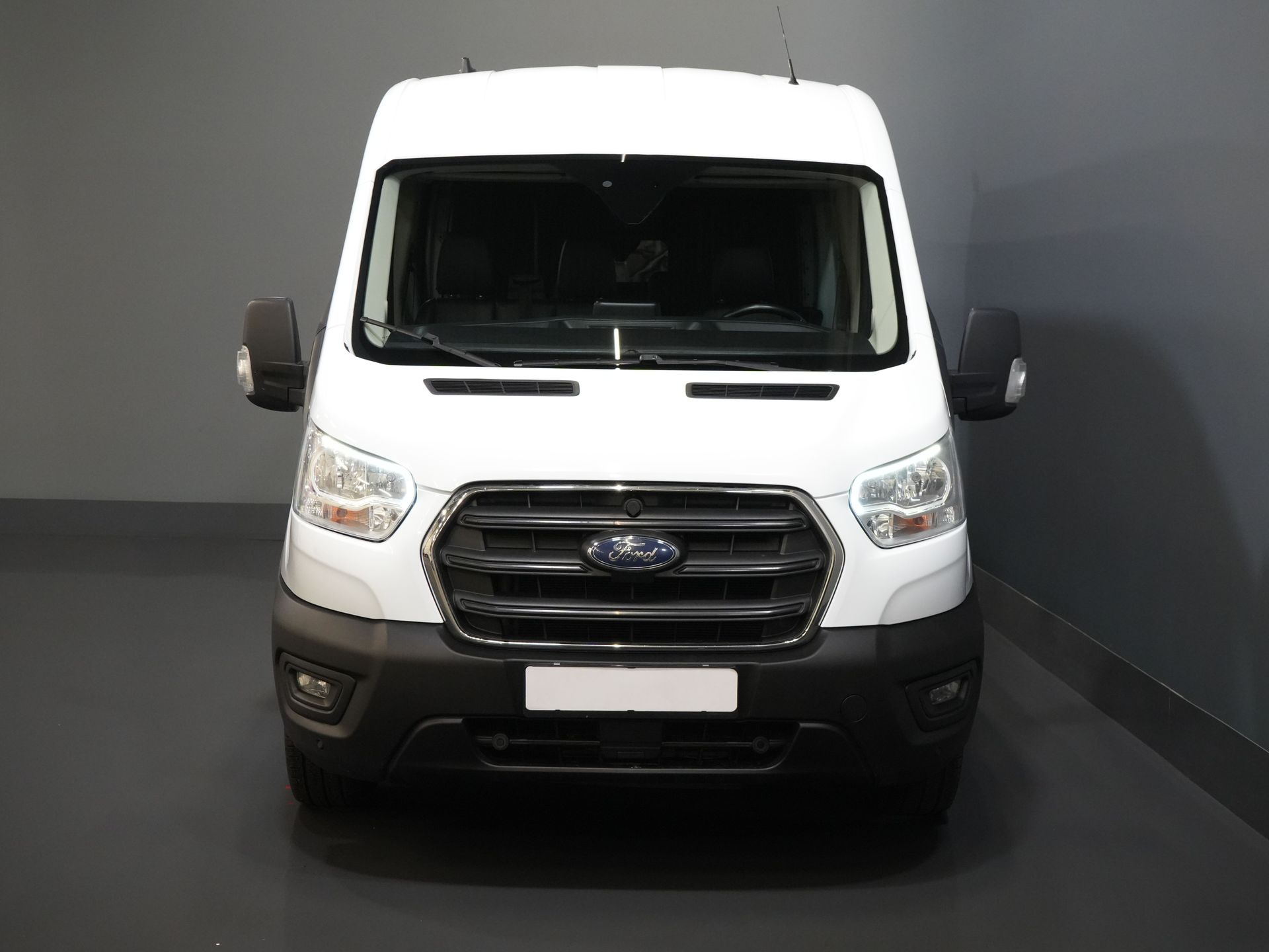 Volkswagen Crafter Bestelbus (Transit) 2.0 TDCI 130 pk L3H2 DC Dubbel Cabine 7 Pers./ Riem V.V./ Adapt. Cruise/ CarPlay/ PDC/ Navi/ Camera/ Airco/ Trekhaak 6