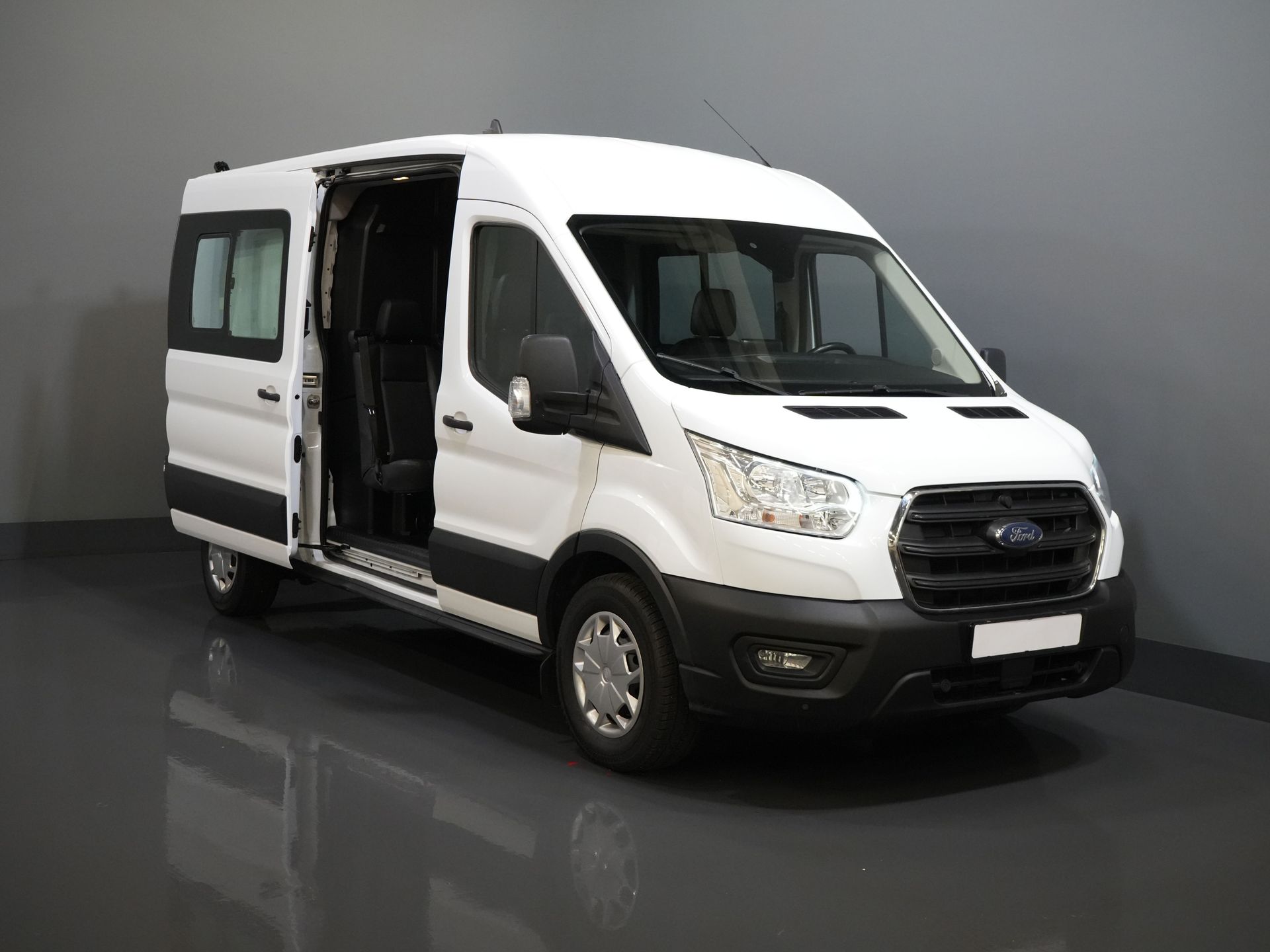 Volkswagen Crafter Bestelbus (Transit) 2.0 TDCI 130 pk L3H2 DC Dubbel Cabine 7 Pers./ Riem V.V./ Adapt. Cruise/ CarPlay/ PDC/ Navi/ Camera/ Airco/ Trekhaak 8