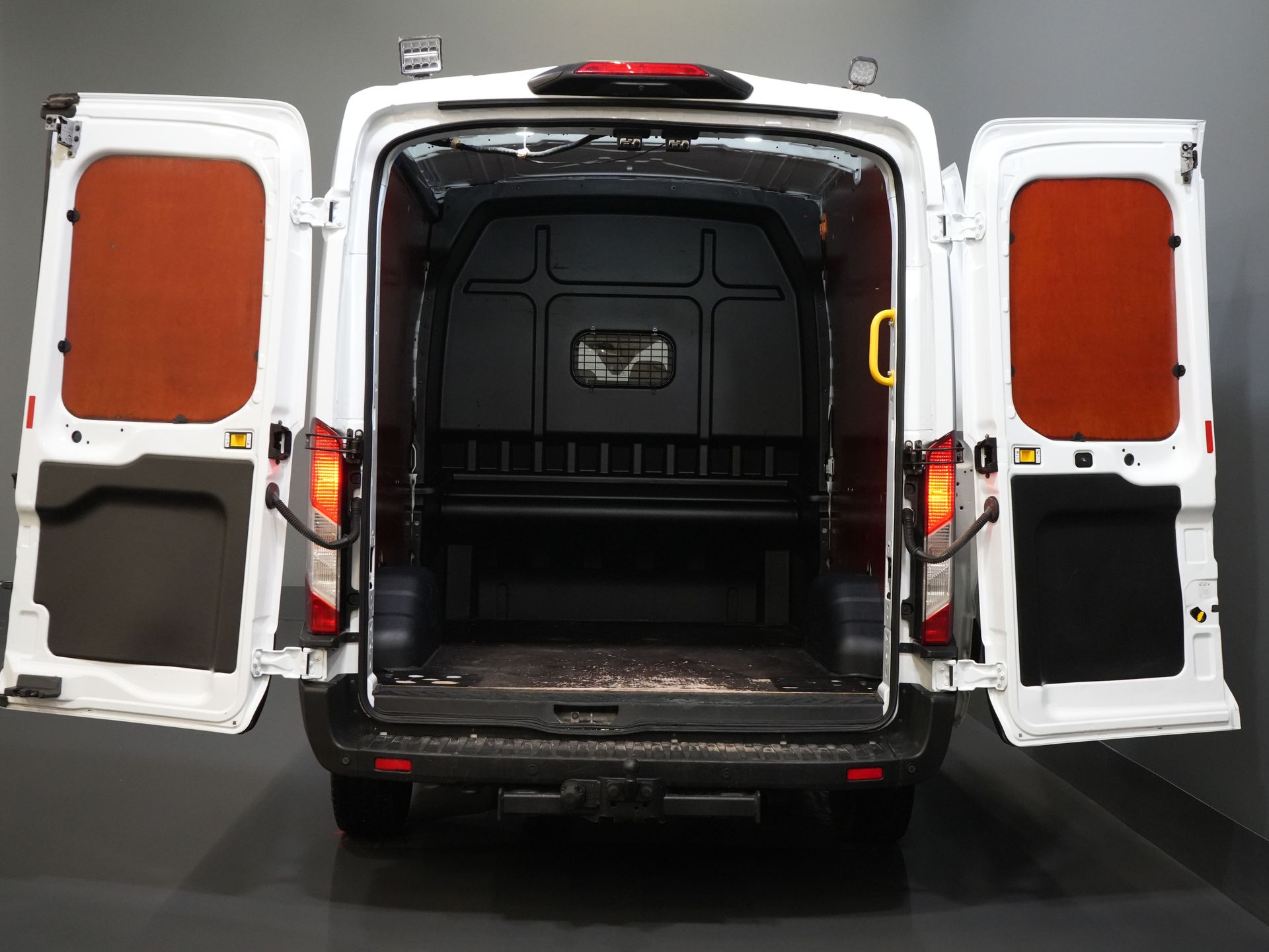 Mercedes-Benz Sprinter Bestelbus (Transit) 2.0 TDCI 130 pk L3H2 DC Dubbel Cabine 7 Pers./ Riem V.V./ Adapt. Cruise/ CarPlay/ PDC/ Navi/ Camera/ Airco/ Trekhaak 4