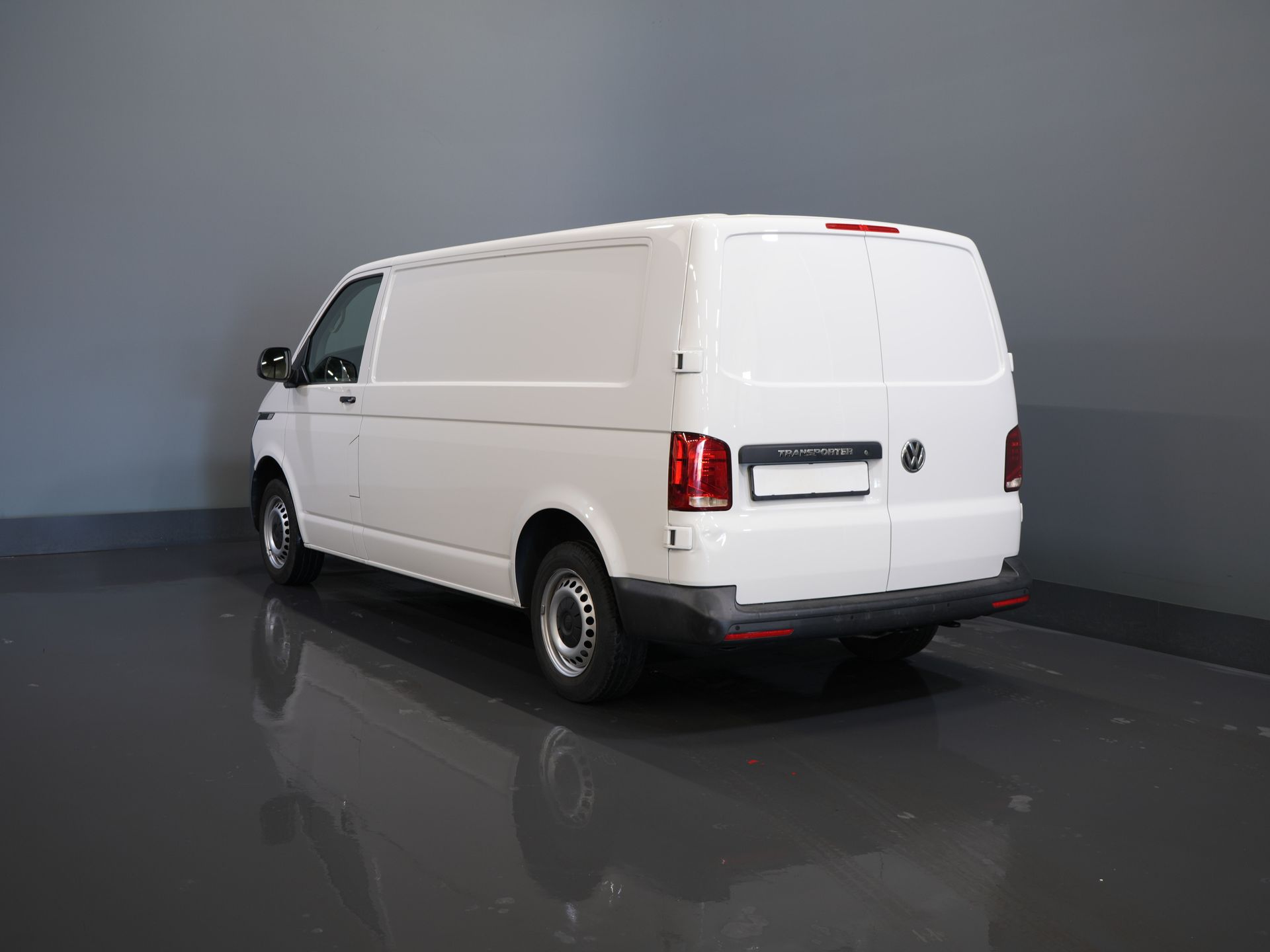 Volkswagen Transporter Bestelbus 2.0 TDI L2 BPM VRIJ! NL Auto/ Carplay/ Cruise/ Airco/ Navi/ PDC 1