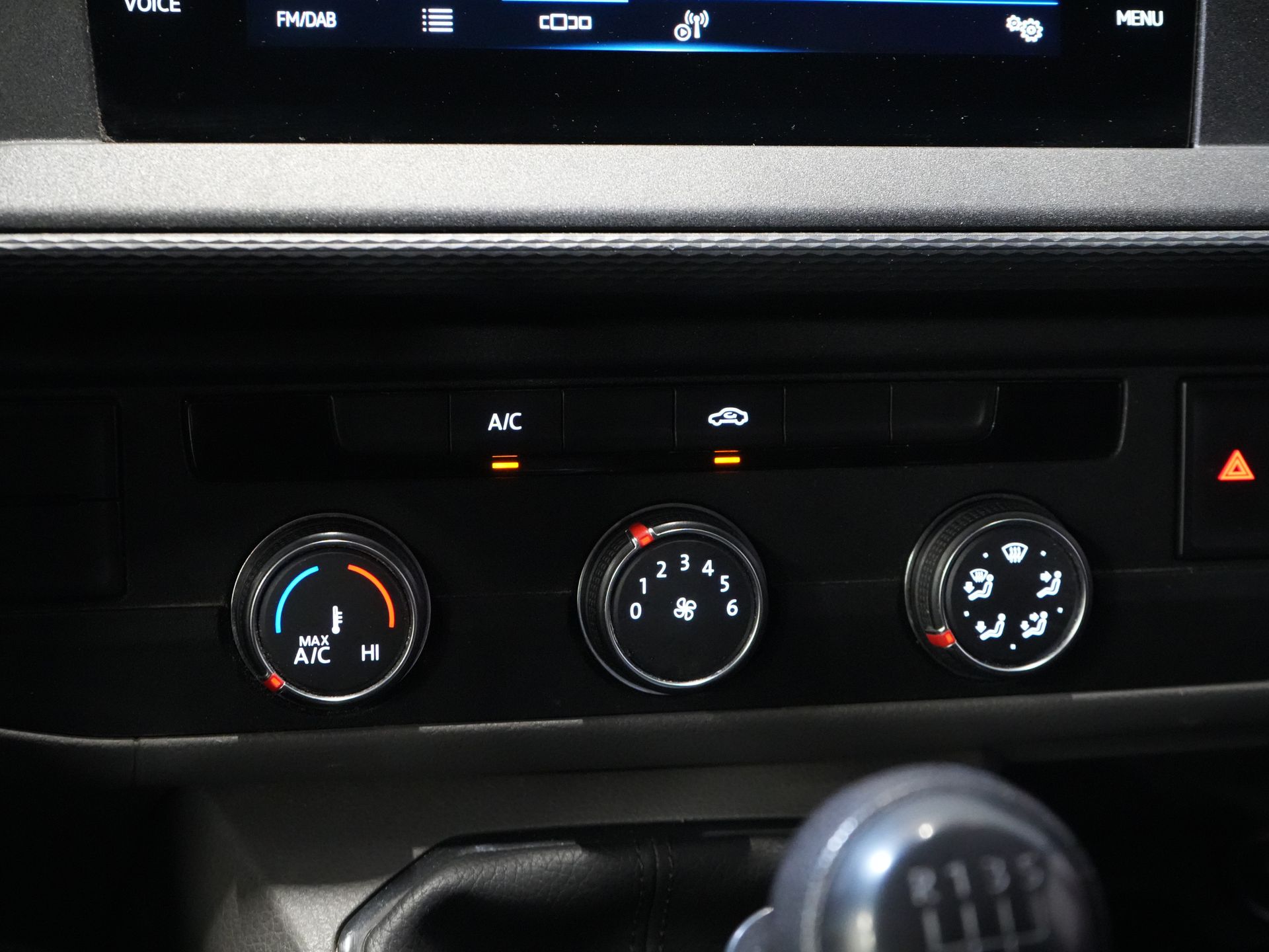 Volkswagen Transporter Bestelbus 2.0 TDI L2 BPM VRIJ! NL Auto/ Carplay/ Cruise/ Airco/ Navi/ PDC 18