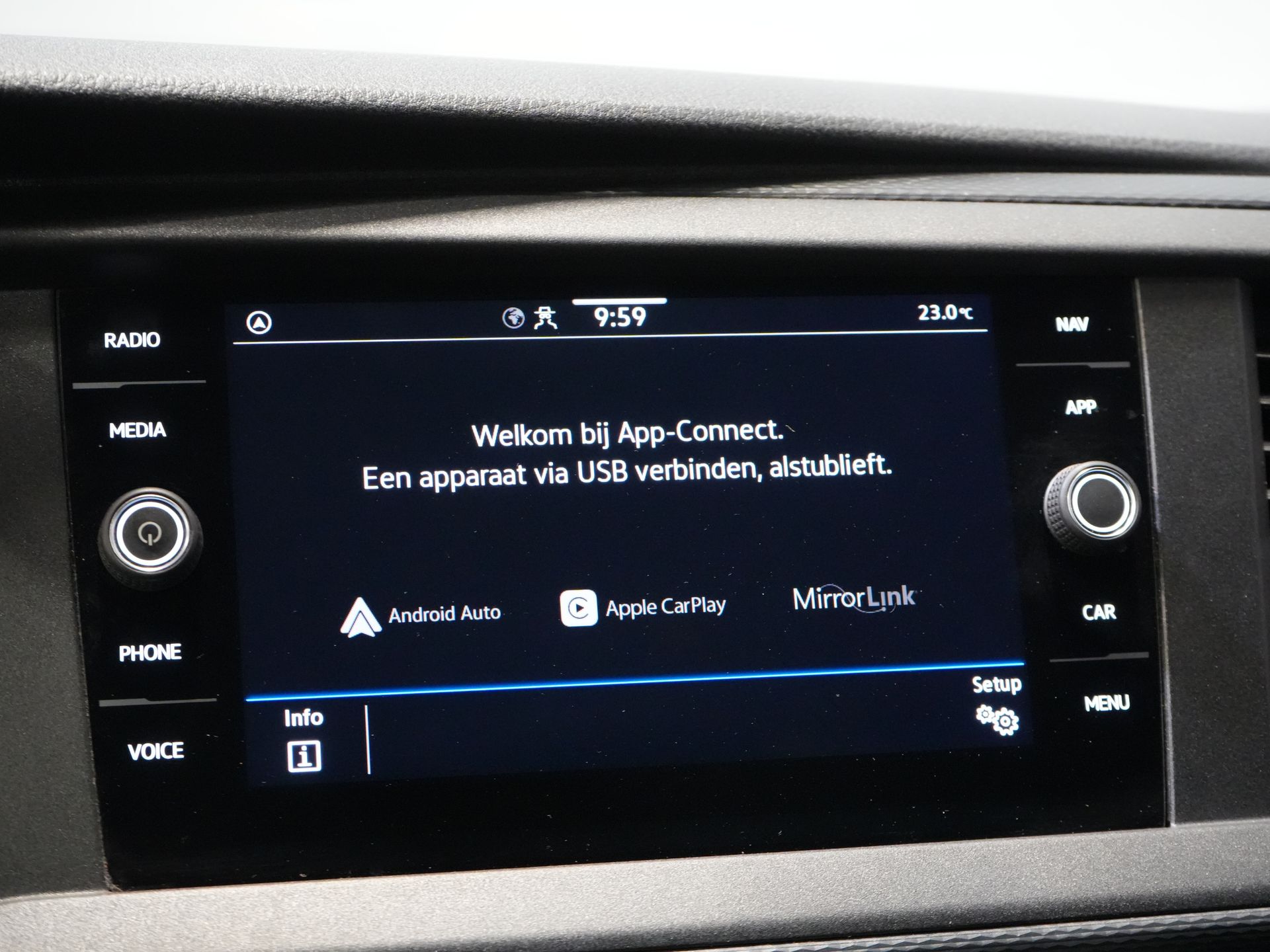 Volkswagen Transporter Bestelbus 2.0 TDI L2 BPM VRIJ! NL Auto/ Carplay/ Cruise/ Airco/ Navi/ PDC 20