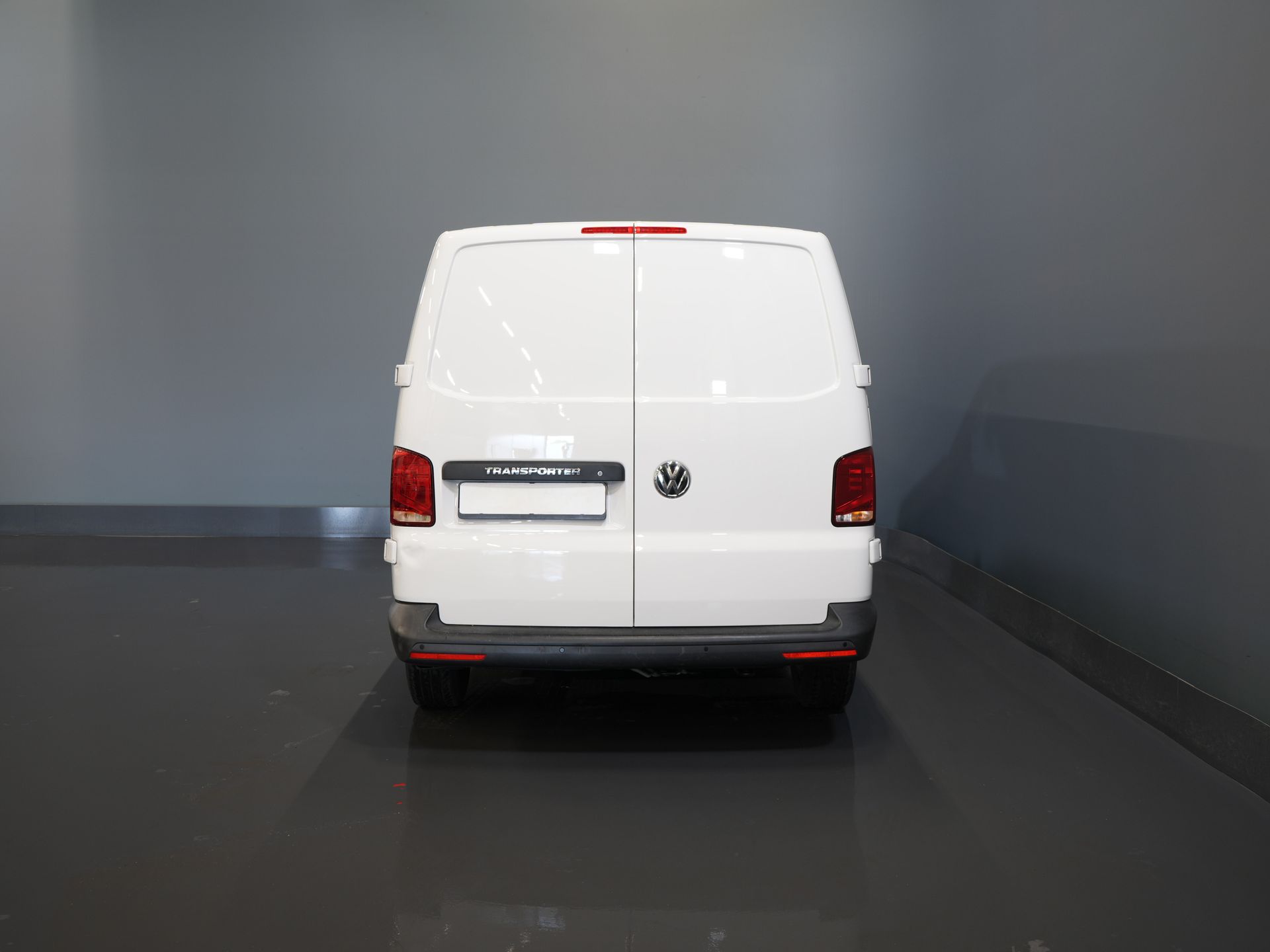 Volkswagen Transporter Bestelbus 2.0 TDI L2 BPM VRIJ! NL Auto/ Carplay/ Cruise/ Airco/ Navi/ PDC 5