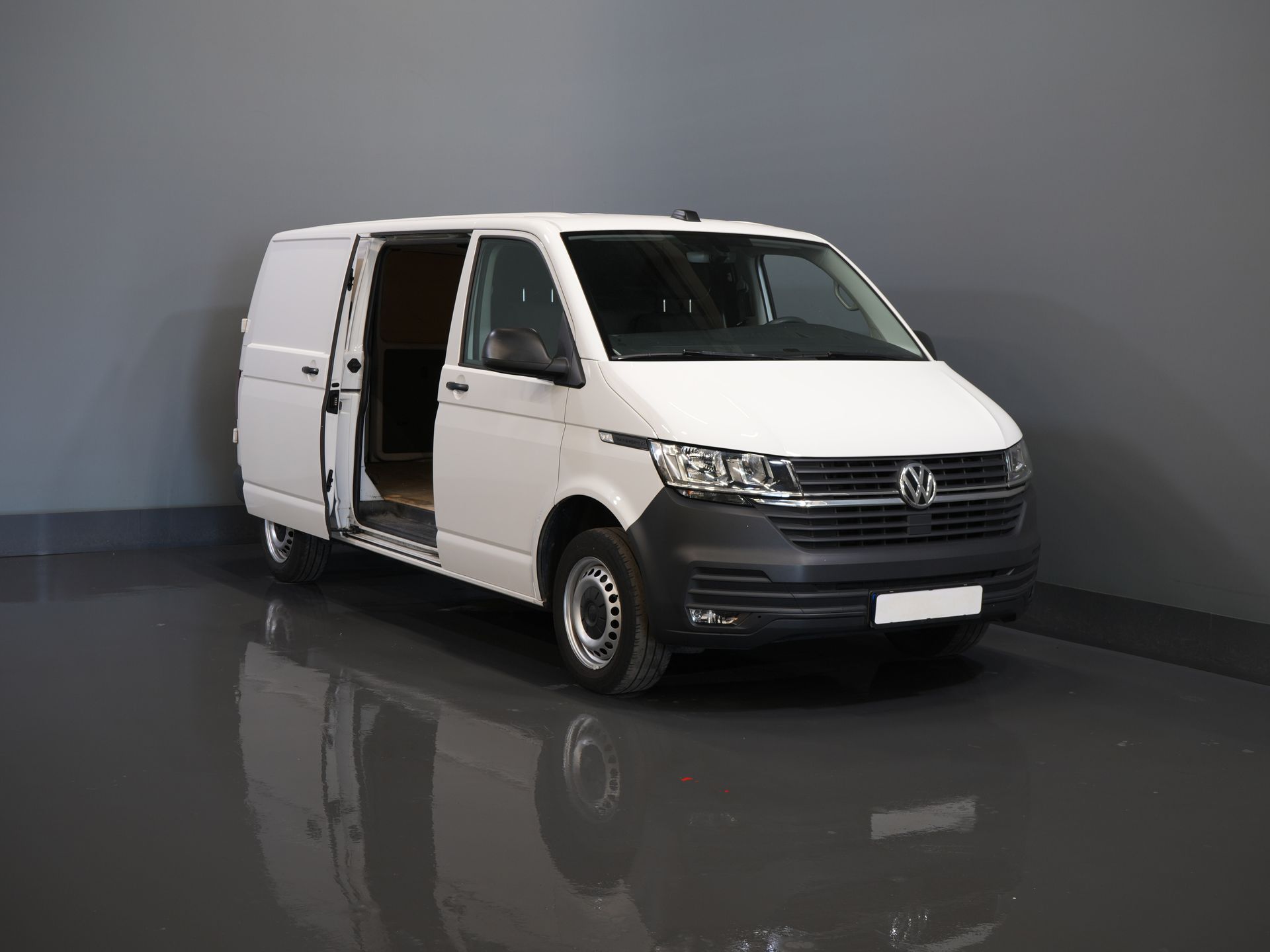 Volkswagen Transporter Bestelbus 2.0 TDI L2 BPM VRIJ! NL Auto/ Carplay/ Cruise/ Airco/ Navi/ PDC 8