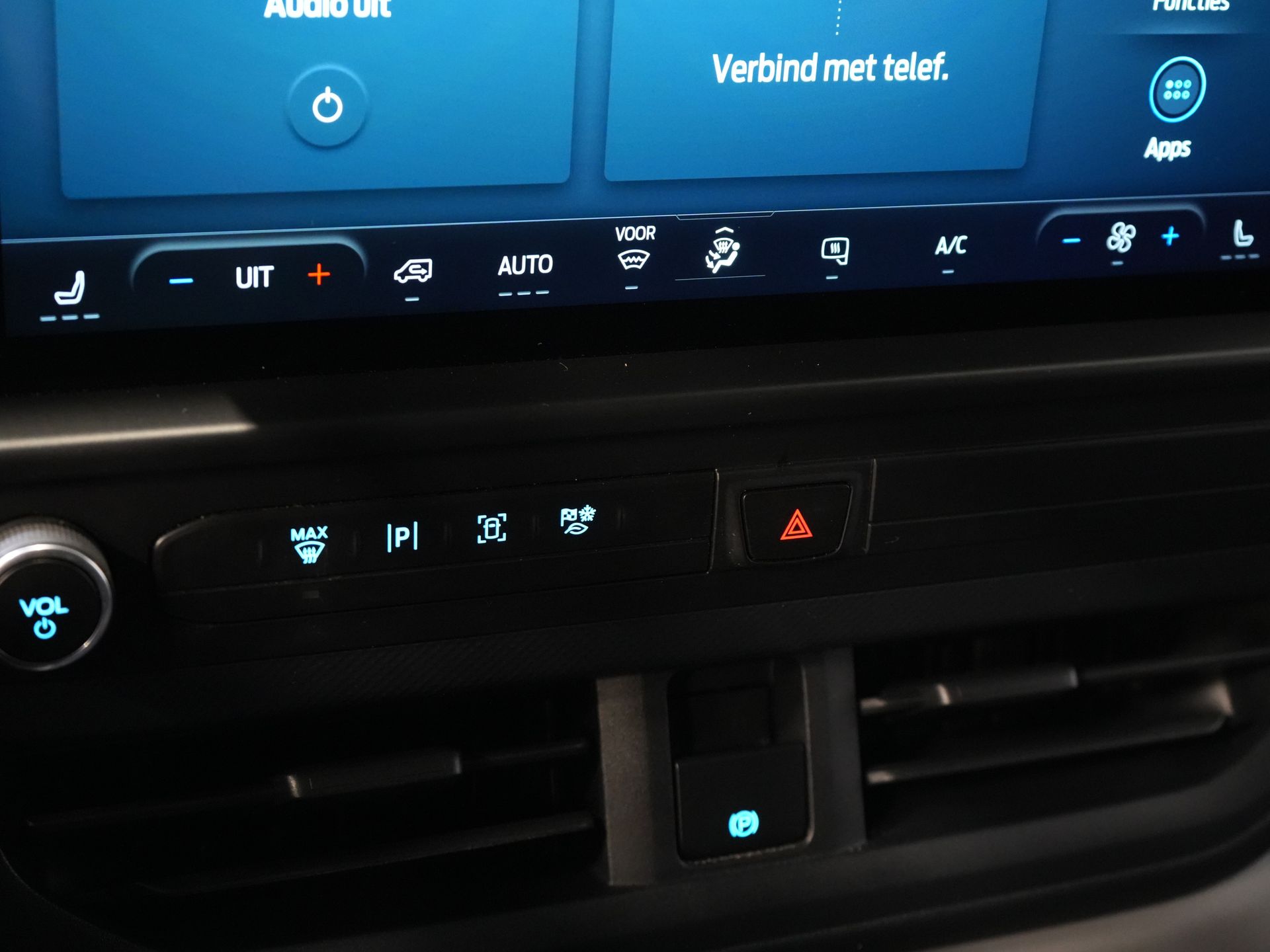 Ford Transit Custom Bestelbus 320 2.0 TDCI 136 pk L2 Trend BPM VRIJ! LED/ Standkachel/ Stoelverw/ 2.7t. Trekverm./ Carplay/ Camera/ Climate/ PDC/ Cruise 19