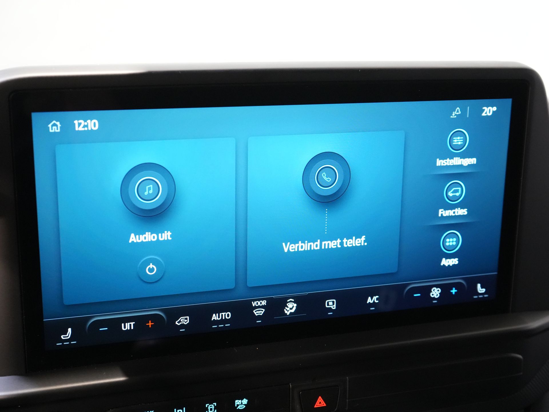 Ford Transit Custom Bestelbus 320 2.0 TDCI 136 pk L2 Trend BPM VRIJ! LED/ Standkachel/ Stoelverw/ 2.7t. Trekverm./ Carplay/ Camera/ Climate/ PDC/ Cruise 20