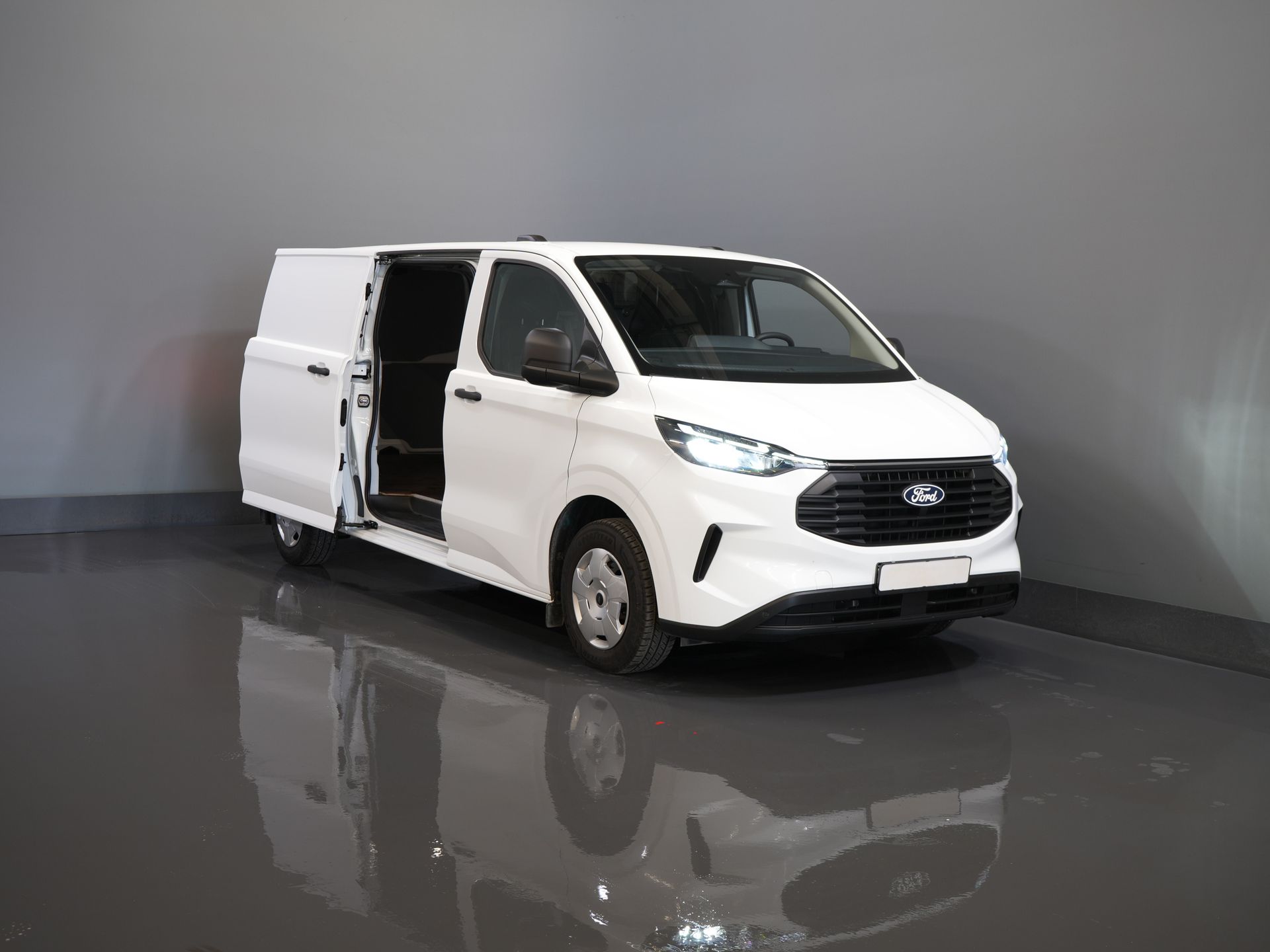 Ford Transit Custom Bestelbus 320 2.0 TDCI 136 pk L2 Trend BPM VRIJ! LED/ Standkachel/ Stoelverw/ 2.7t. Trekverm./ Carplay/ Camera/ Climate/ PDC/ Cruise 8