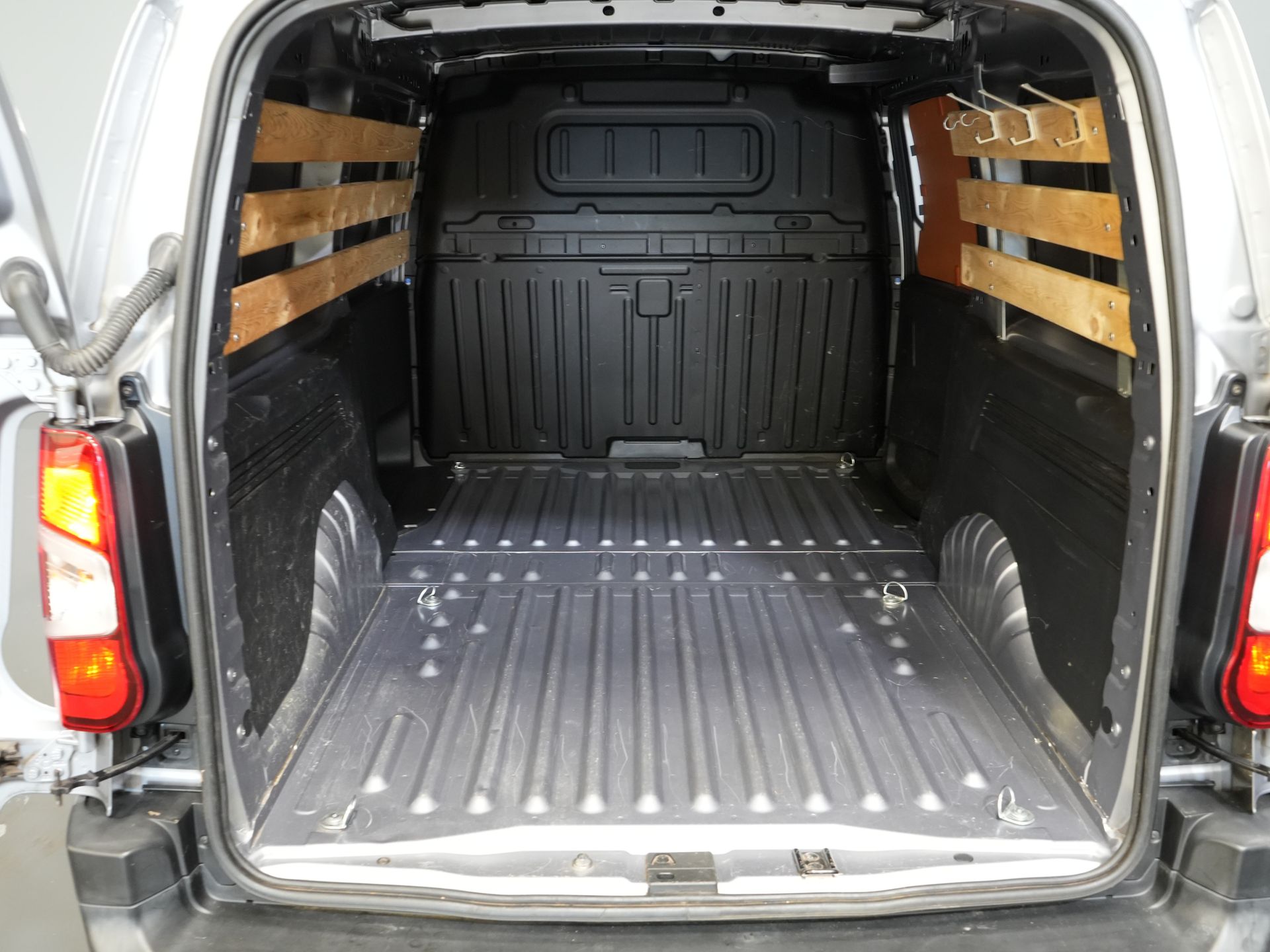 Opel Combo Bestelbus 1.5 CDTI 130 pk Aut. L2 BPM VRIJ! NL Auto/ Navi/ Keyless/ Carplay/ PDC/ Cruise/ Airco/ Trekhaak 14