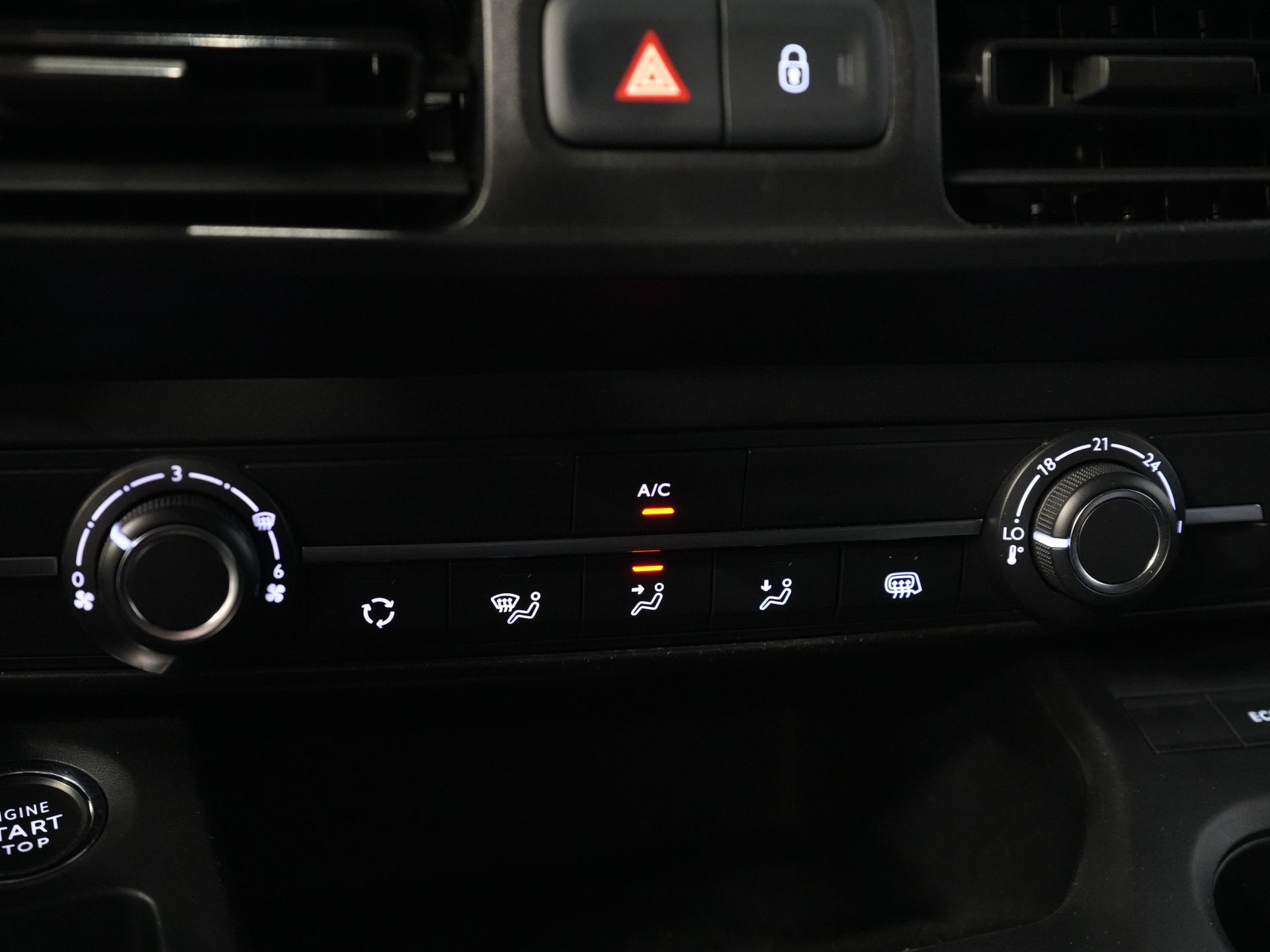 Opel Combo Bestelbus 1.5 CDTI 130 pk Aut. L2 BPM VRIJ! NL Auto/ Navi/ Keyless/ Carplay/ PDC/ Cruise/ Airco/ Trekhaak 20
