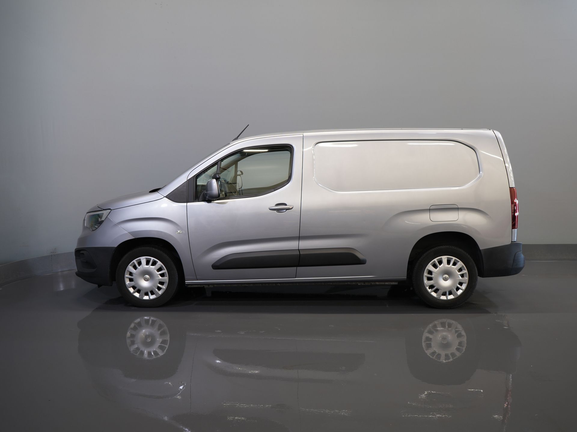 Opel Combo Bestelbus 1.5 CDTI 130 pk Aut. L2 BPM VRIJ! NL Auto/ Navi/ Keyless/ Carplay/ PDC/ Cruise/ Airco/ Trekhaak 9