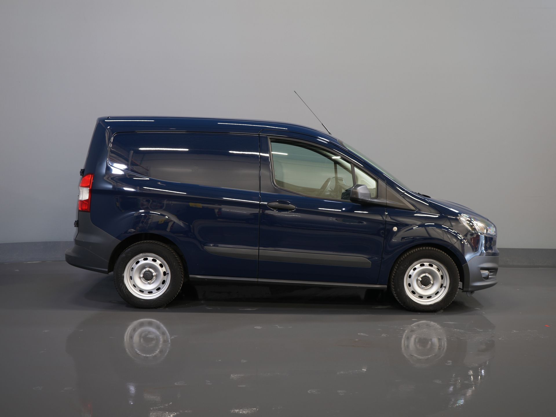 Ford Transit Courier Bestelbus 1.0 100 pk BPM VRIJ! BENZINE/ Stoelverw./ Voorruit.Verw./ Airco 10