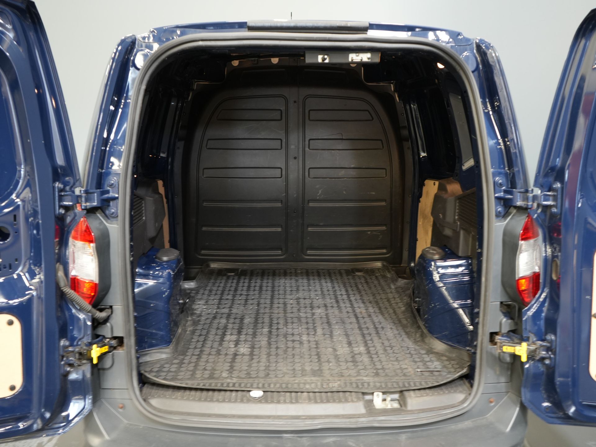 Ford Transit Courier Bestelbus 1.0 100 pk BPM VRIJ! BENZINE/ Stoelverw./ Voorruit.Verw./ Airco 14