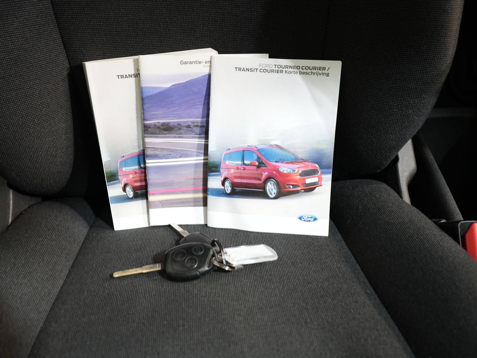 Ford Transit Courier Bestelbus 1.0 100 pk BPM VRIJ! BENZINE/ Stoelverw./ Voorruit.Verw./ Airco 19