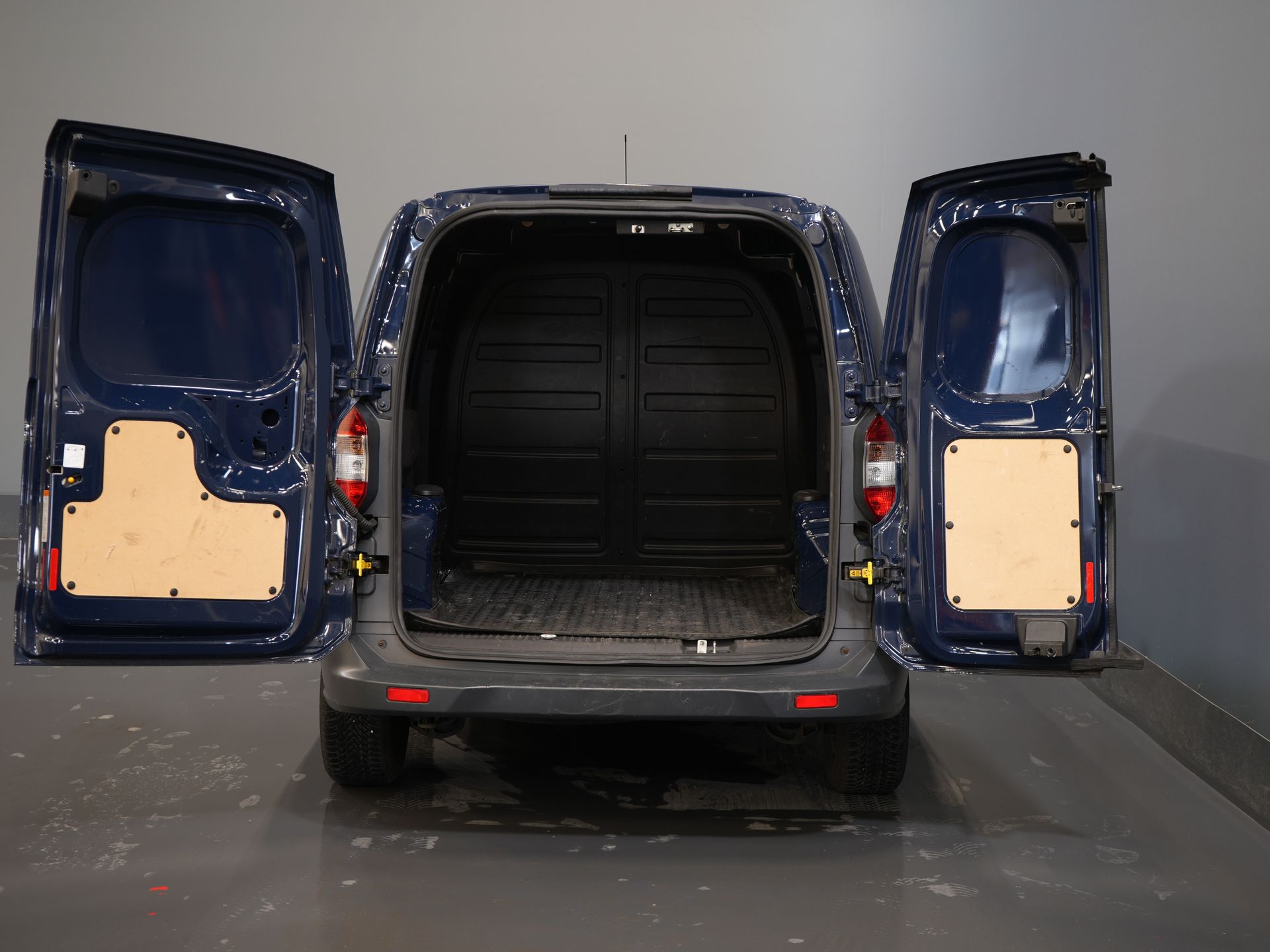 Ford Transit Courier Bestelbus 1.0 100 pk BPM VRIJ! BENZINE/ Stoelverw./ Voorruit.Verw./ Airco 4