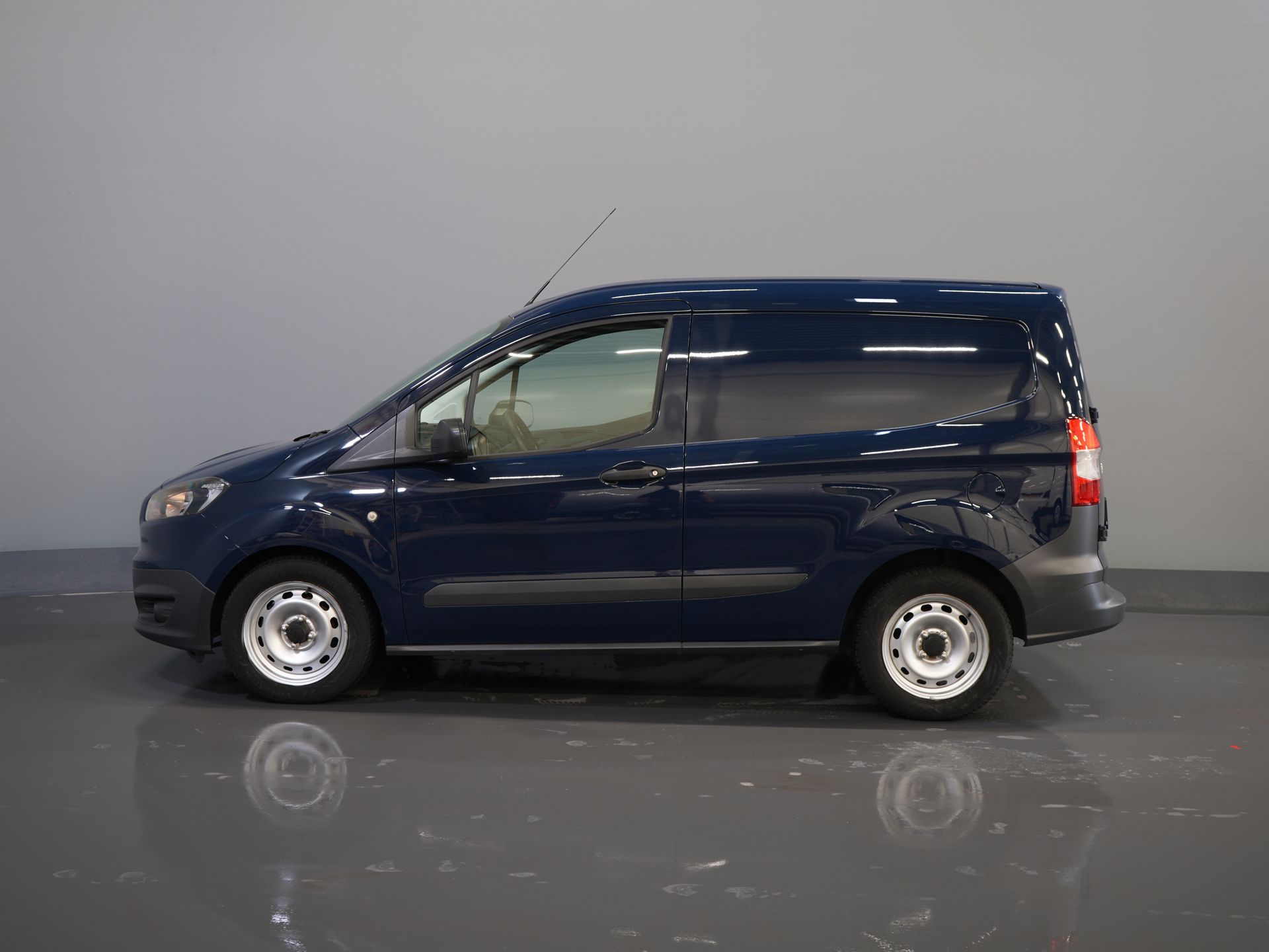 Ford Transit Courier Bestelbus 1.0 100 pk BPM VRIJ! BENZINE/ Stoelverw./ Voorruit.Verw./ Airco 9