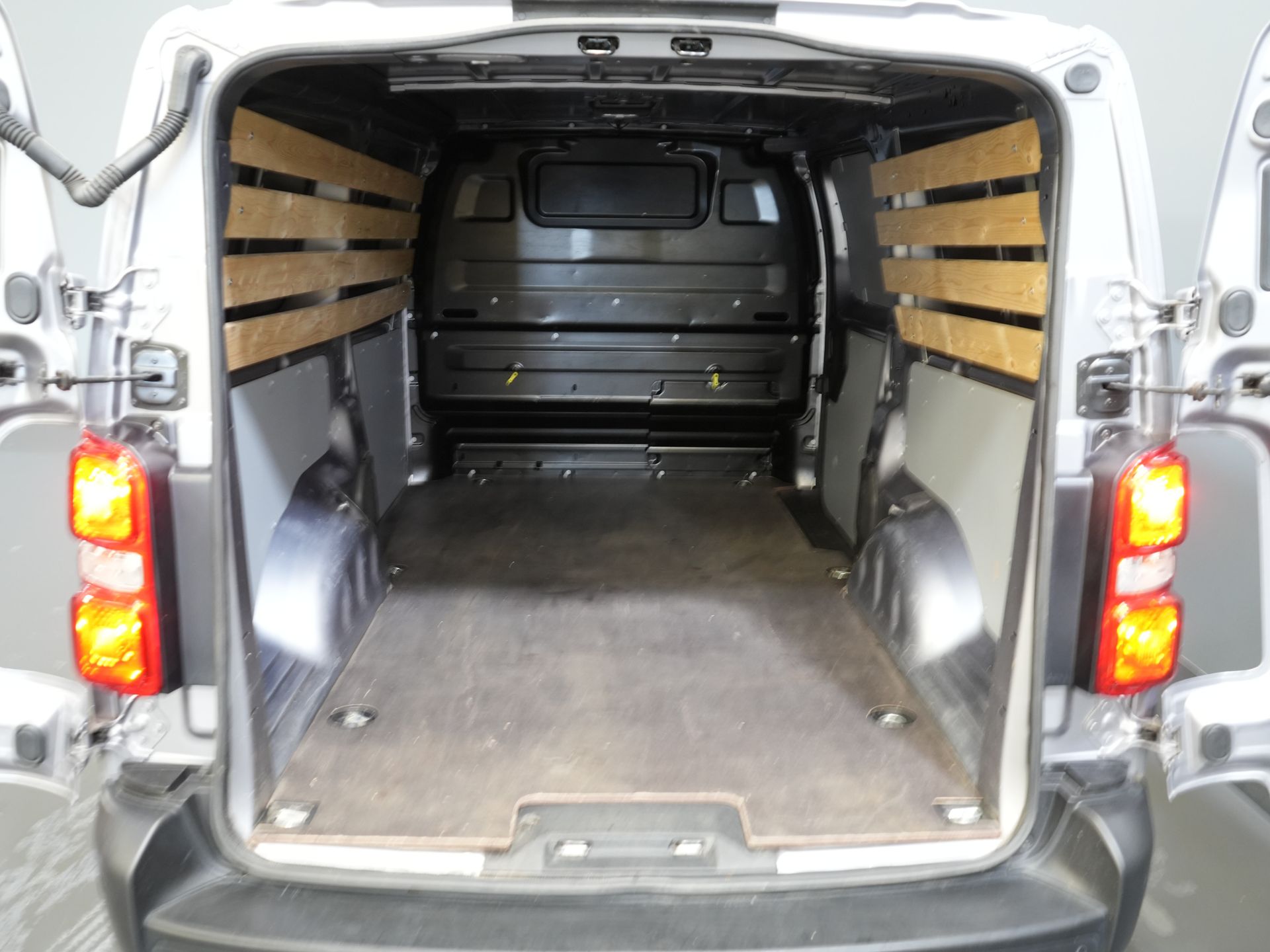 Fiat Scudo Bestelbus 2.0 MJ 145 pk L3 BPM VRIJ! Adapt.Cruise/ Climate/ Keyless/ Carplay/ Camera/ PDC 14