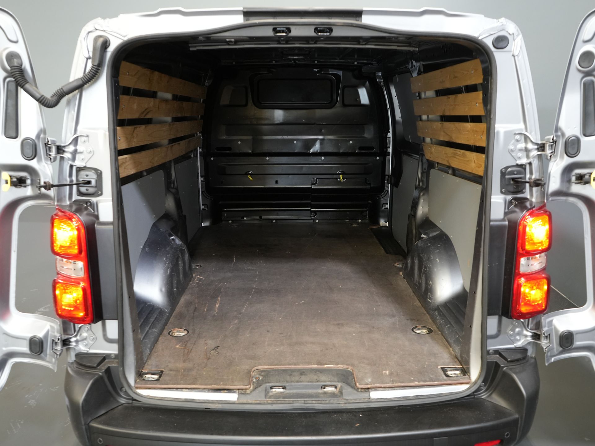 Fiat Scudo Bestelbus 2.0 MJ 145 pk L3 BPM VRIJ! Adapt.Cruise/ Climate/ Keyless/ Carplay/ Camera/ PDC 15