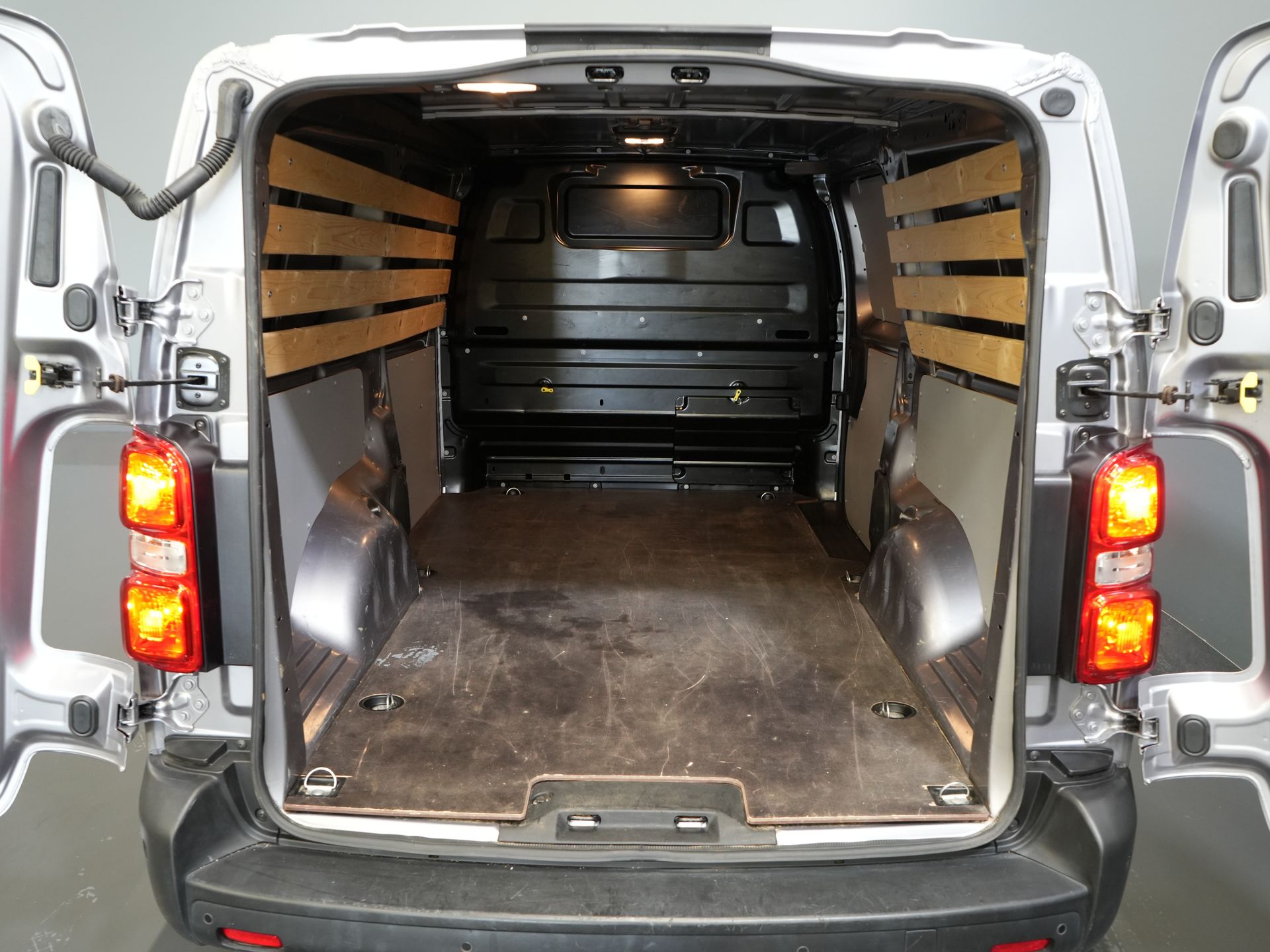 Fiat Scudo Bestelbus 2.0 MJ 145 pk L3 BPM VRIJ! Adapt.Cruise/ Climate/ Keyless/ Carplay/ Camera/ PDC 14