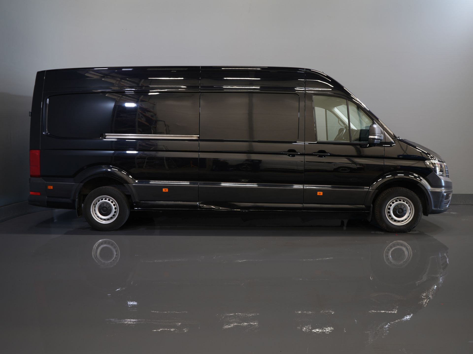 Volkswagen Crafter Bestelbus 35 2.0 TDI 140 pk L4H3 BPM VRIJ! Carplay/ 3 Pers./ PDC/ Airco 10