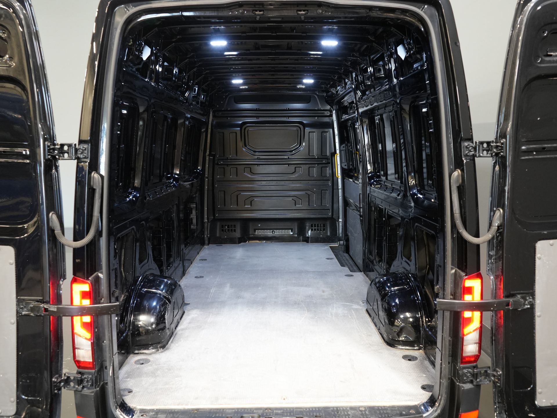 Volkswagen Crafter Bestelbus 35 2.0 TDI 140 pk L4H3 BPM VRIJ! Carplay/ 3 Pers./ PDC/ Airco 14