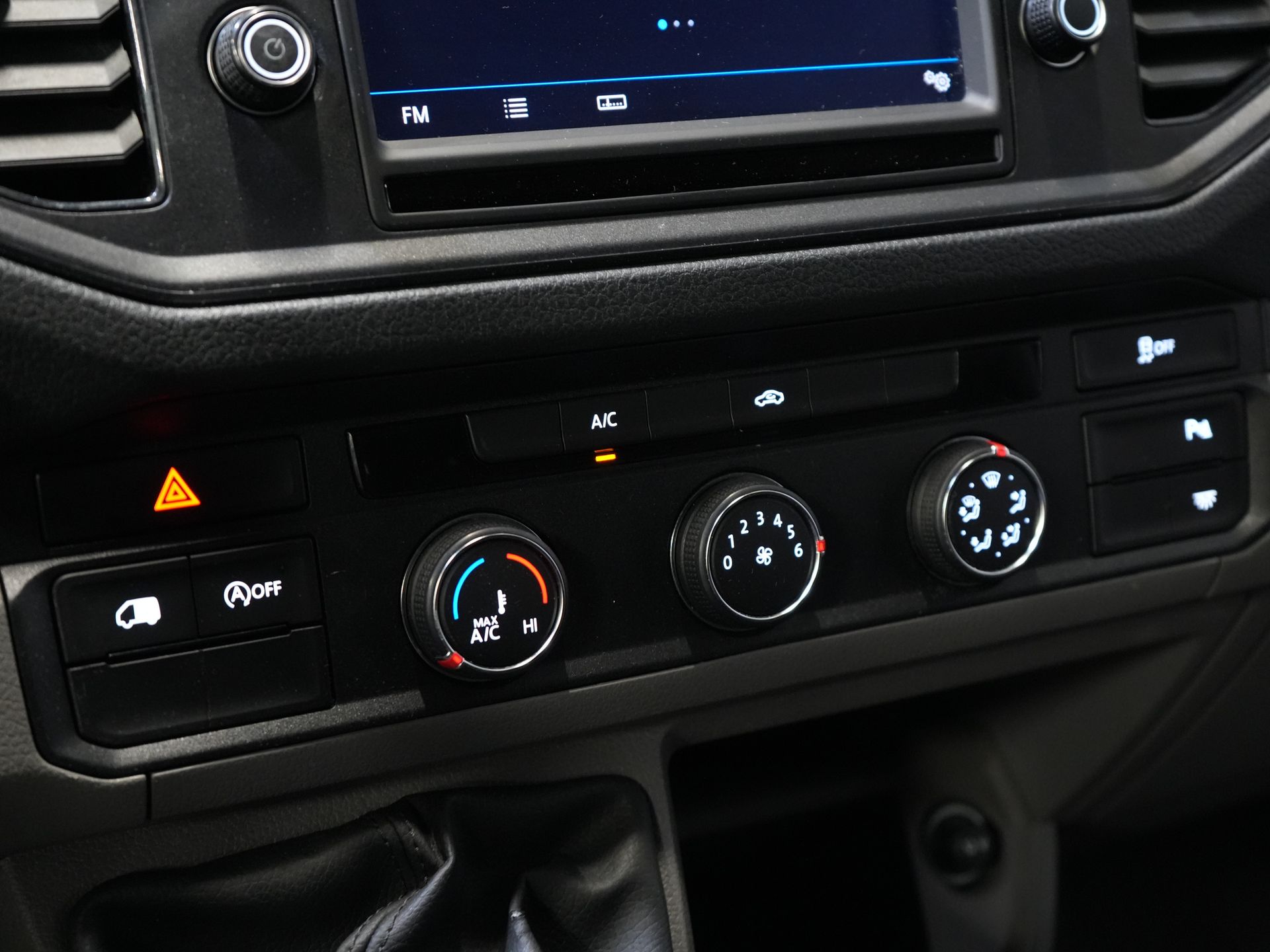 Volkswagen Crafter Bestelbus 35 2.0 TDI 140 pk L4H3 BPM VRIJ! Carplay/ 3 Pers./ PDC/ Airco 17