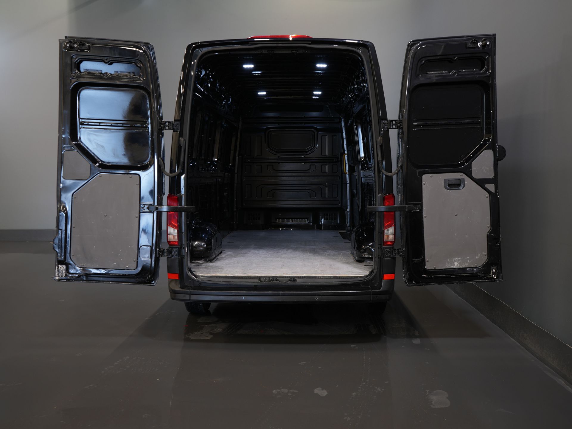 Volkswagen Crafter Bestelbus 35 2.0 TDI 140 pk L4H3 BPM VRIJ! Carplay/ 3 Pers./ PDC/ Airco 4