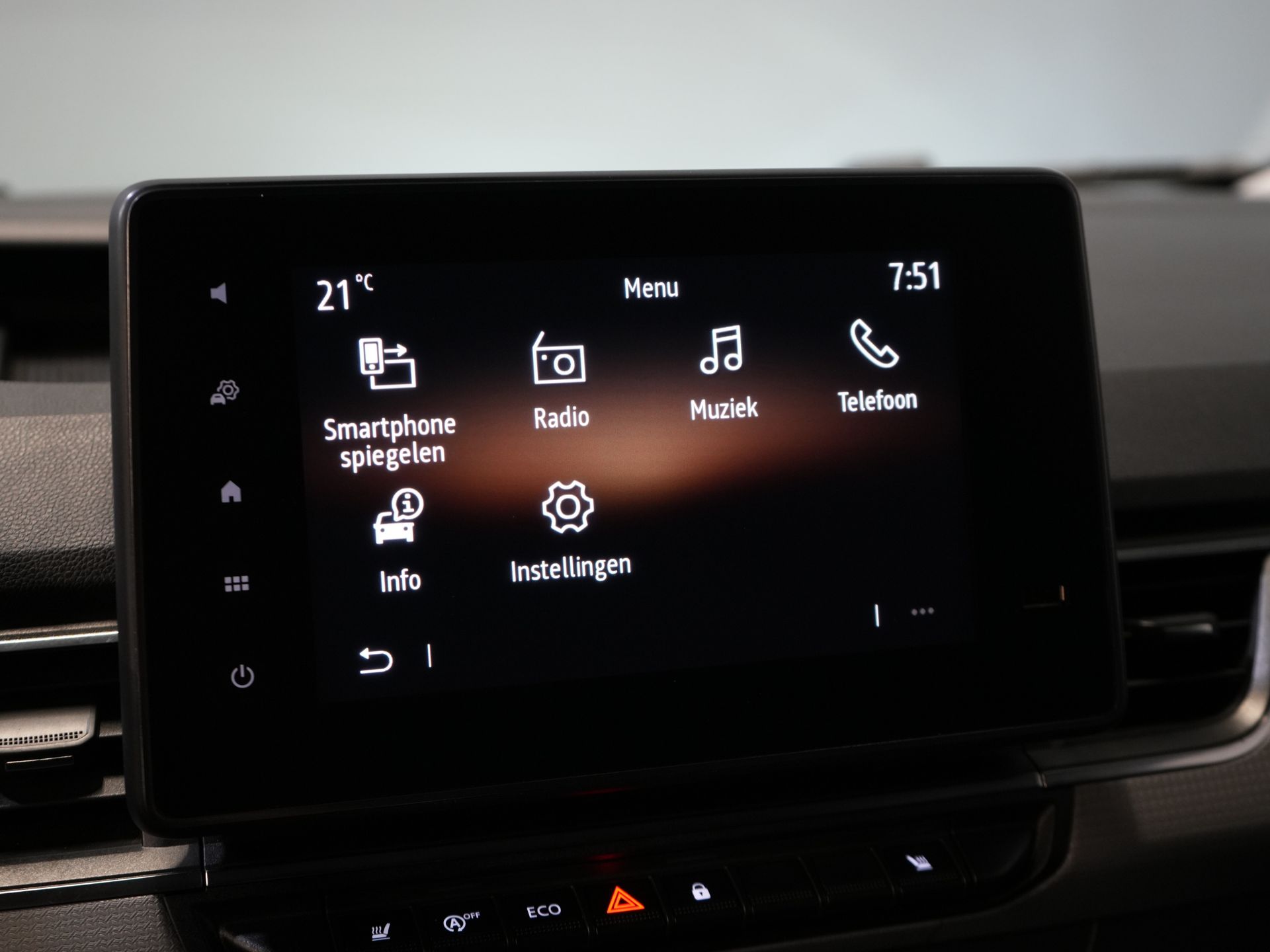 Nissan Townstar Bestelbus N-Connecta 130 pk BENZINE Carplay/ Stoelverw./ Keyless/ Camera/ PDC/ Cruise/ Airco 22