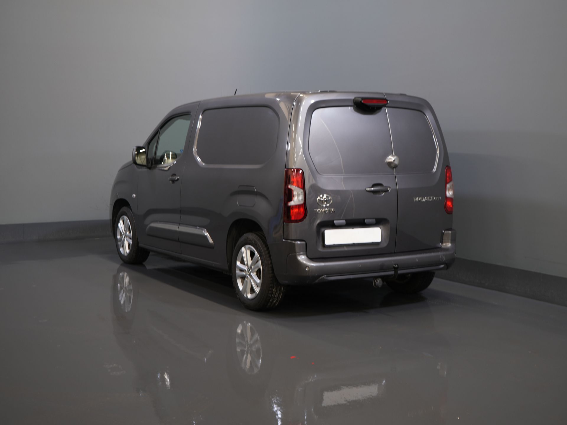 Toyota PROACE CITY Bestelbus 1.2 Turbo 130 pk Aut. BENZINE 3Pers./ Stoelverw./ Climate/ Keyless/ Carplay/ Cruise/ PDC/ Trekhaak 1
