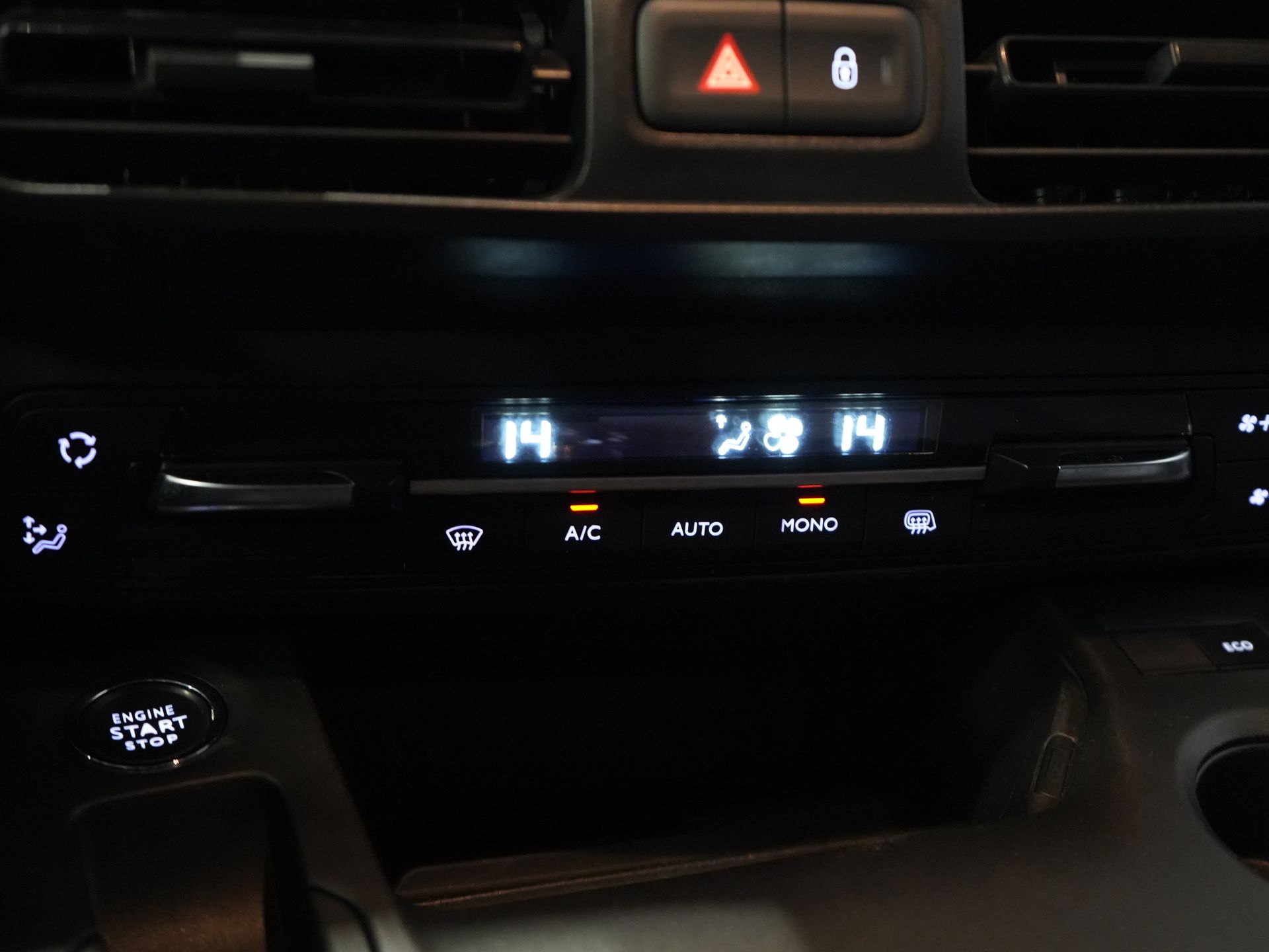 Toyota PROACE CITY Bestelbus 1.2 Turbo 130 pk Aut. BENZINE 3Pers./ Stoelverw./ Climate/ Keyless/ Carplay/ Cruise/ PDC/ Trekhaak 22