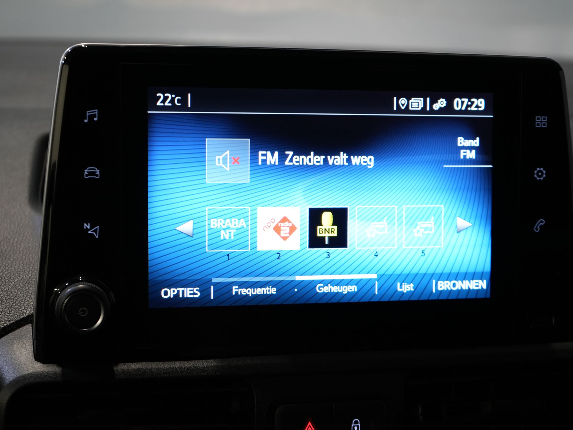 Toyota PROACE CITY Bestelbus 1.2 Turbo 130 pk Aut. BENZINE 3Pers./ Stoelverw./ Climate/ Keyless/ Carplay/ Cruise/ PDC/ Trekhaak 23