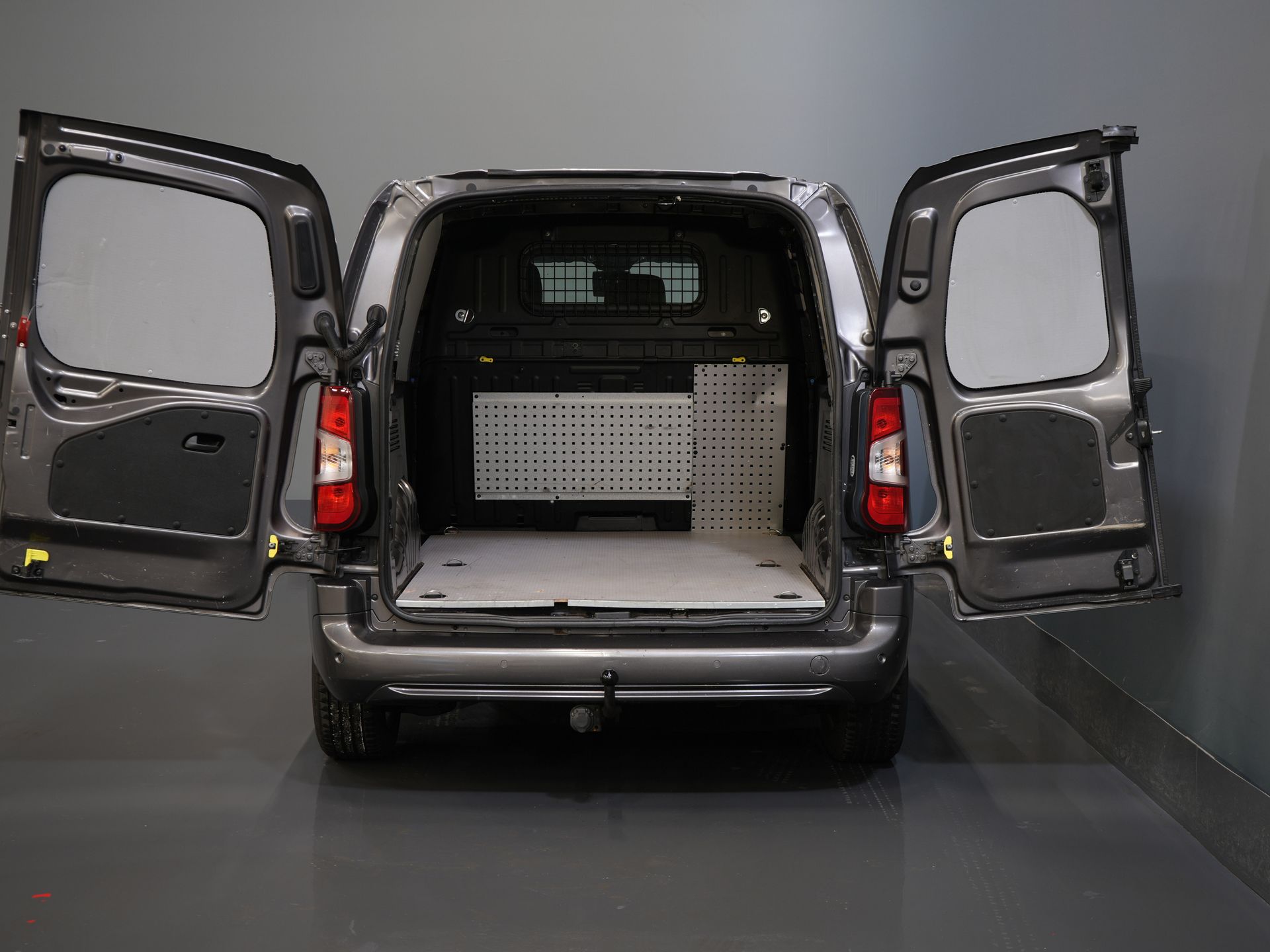 Toyota PROACE CITY Bestelbus 1.2 Turbo 130 pk Aut. BENZINE 3Pers./ Stoelverw./ Climate/ Keyless/ Carplay/ Cruise/ PDC/ Trekhaak 4