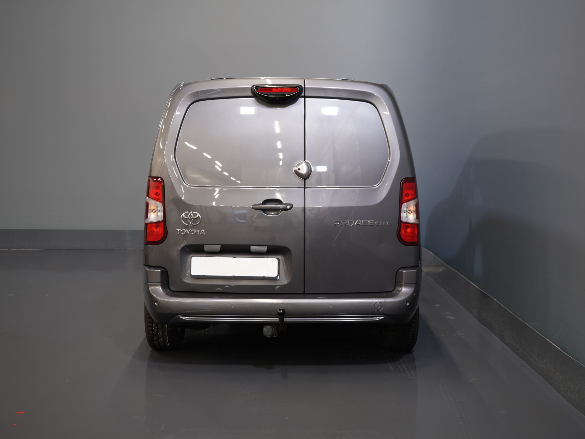 Toyota PROACE CITY Bestelbus 1.2 Turbo 130 pk Aut. BENZINE 3Pers./ Stoelverw./ Climate/ Keyless/ Carplay/ Cruise/ PDC/ Trekhaak 5