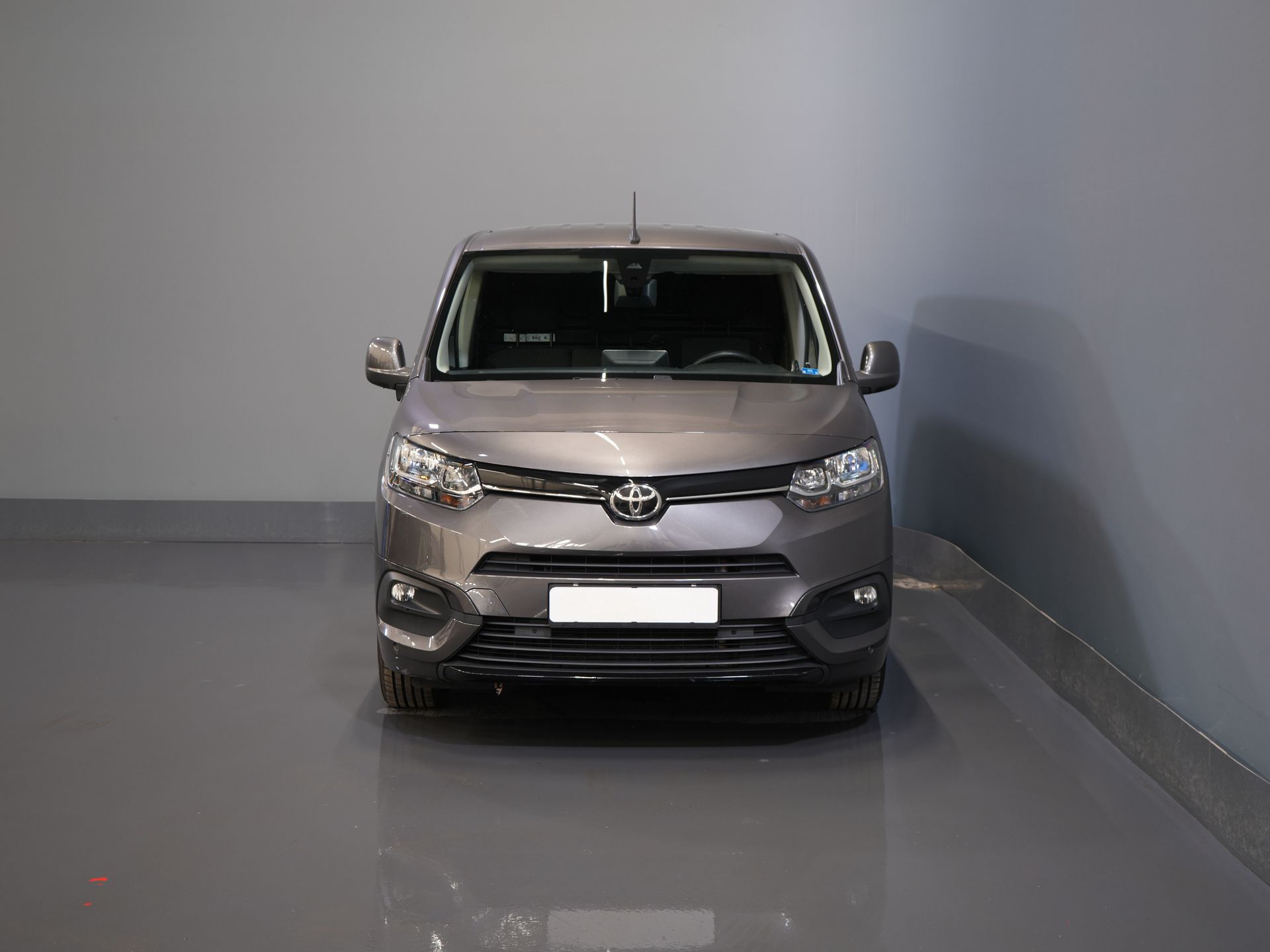 Toyota PROACE CITY Bestelbus 1.2 Turbo 130 pk Aut. BENZINE 3Pers./ Stoelverw./ Climate/ Keyless/ Carplay/ Cruise/ PDC/ Trekhaak 6
