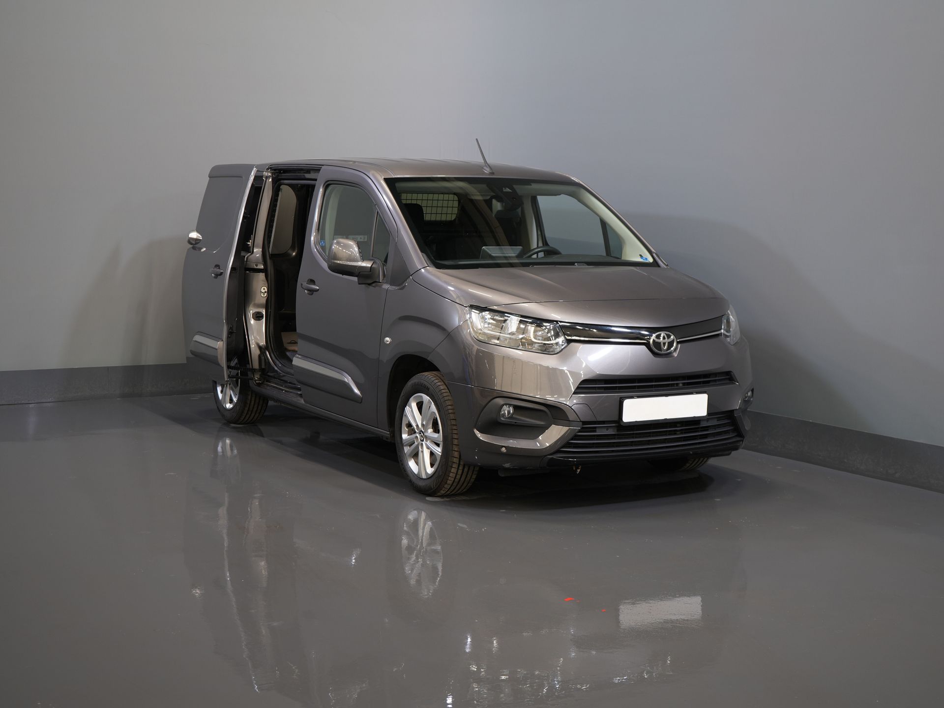 Toyota PROACE CITY Bestelbus 1.2 Turbo 130 pk Aut. BENZINE 3Pers./ Stoelverw./ Climate/ Keyless/ Carplay/ Cruise/ PDC/ Trekhaak 8