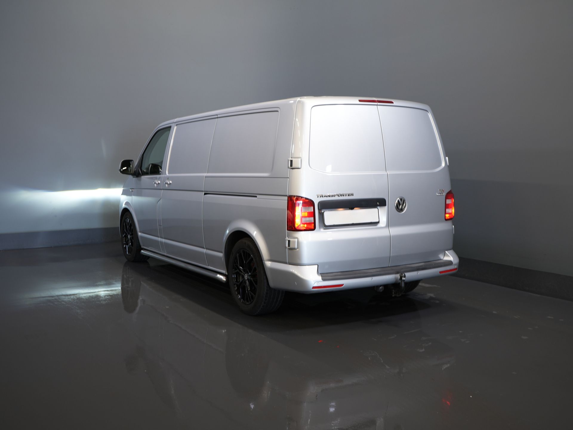 Volkswagen Transporter Bestelbus 2.0 TDI 140 pk DSG Aut. L2 Highline BPM VRIJ! LED/ 2x schuifdeur/ Stoelverw./ Standkachel/ Riem V.V/ Sidebars/ 18''LMV/ Camera/  1
