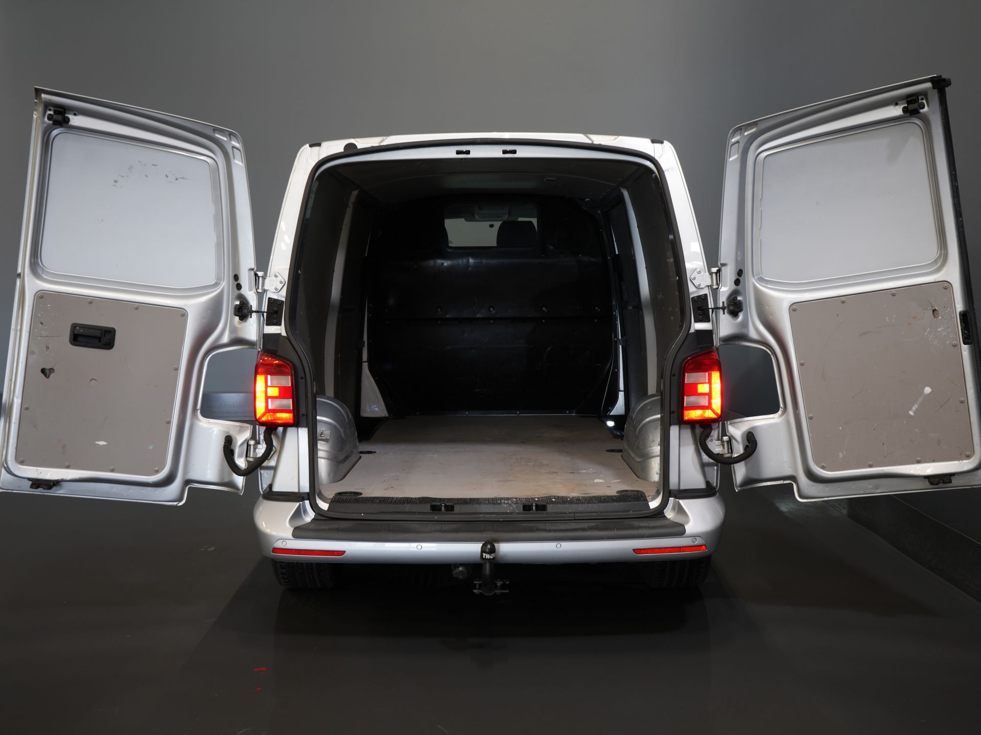 Volkswagen Transporter Bestelbus 2.0 TDI 140 pk DSG Aut. L2 Highline BPM VRIJ! LED/ 2x schuifdeur/ Stoelverw./ Standkachel/ Riem V.V/ Sidebars/ 18''LMV/ Camera/  4