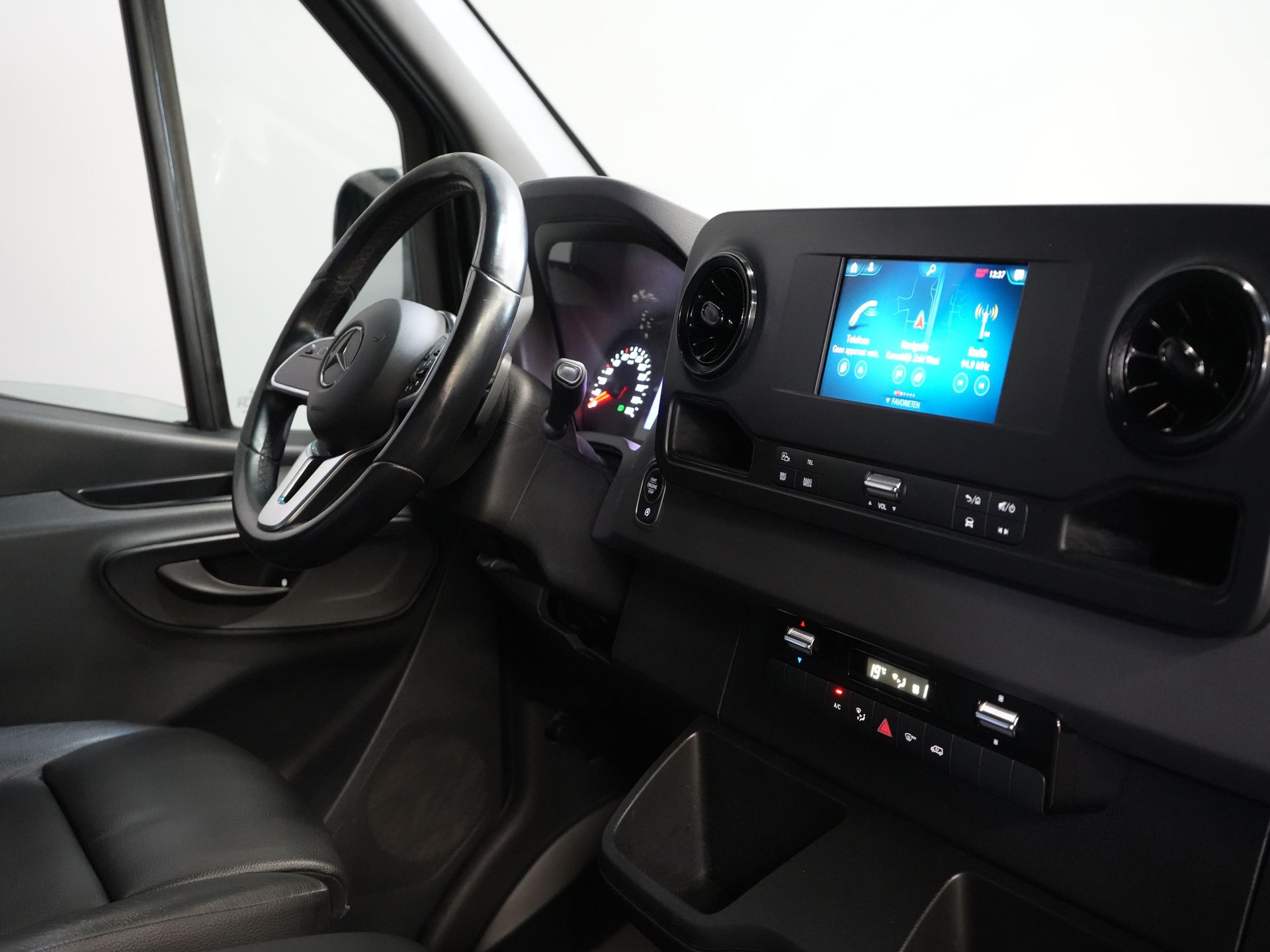 Mercedes-Benz Sprinter Bestelbus 319 3.0 CDI V6 Aut. L2H2 BPM VRIJ! 3.5t Trekverm./ Carplay/ Camera/ Trekhaak/ Airco 2
