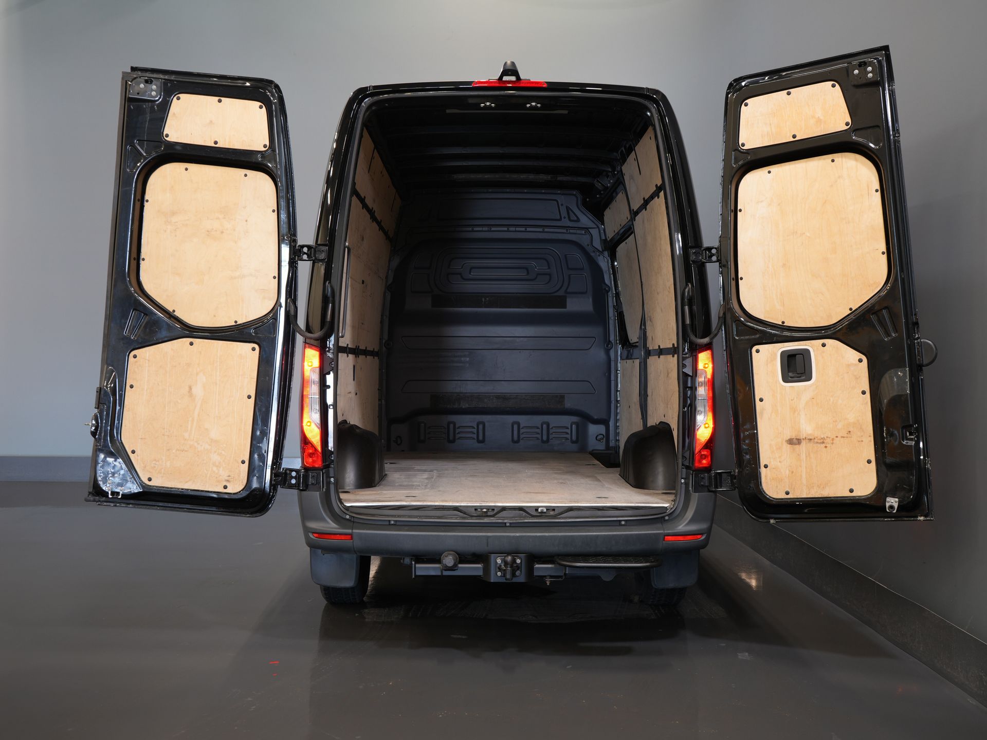 Mercedes-Benz Sprinter Bestelbus 319 3.0 CDI V6 Aut. L2H2 BPM VRIJ! 3.5t Trekverm./ Carplay/ Camera/ Trekhaak/ Airco 4