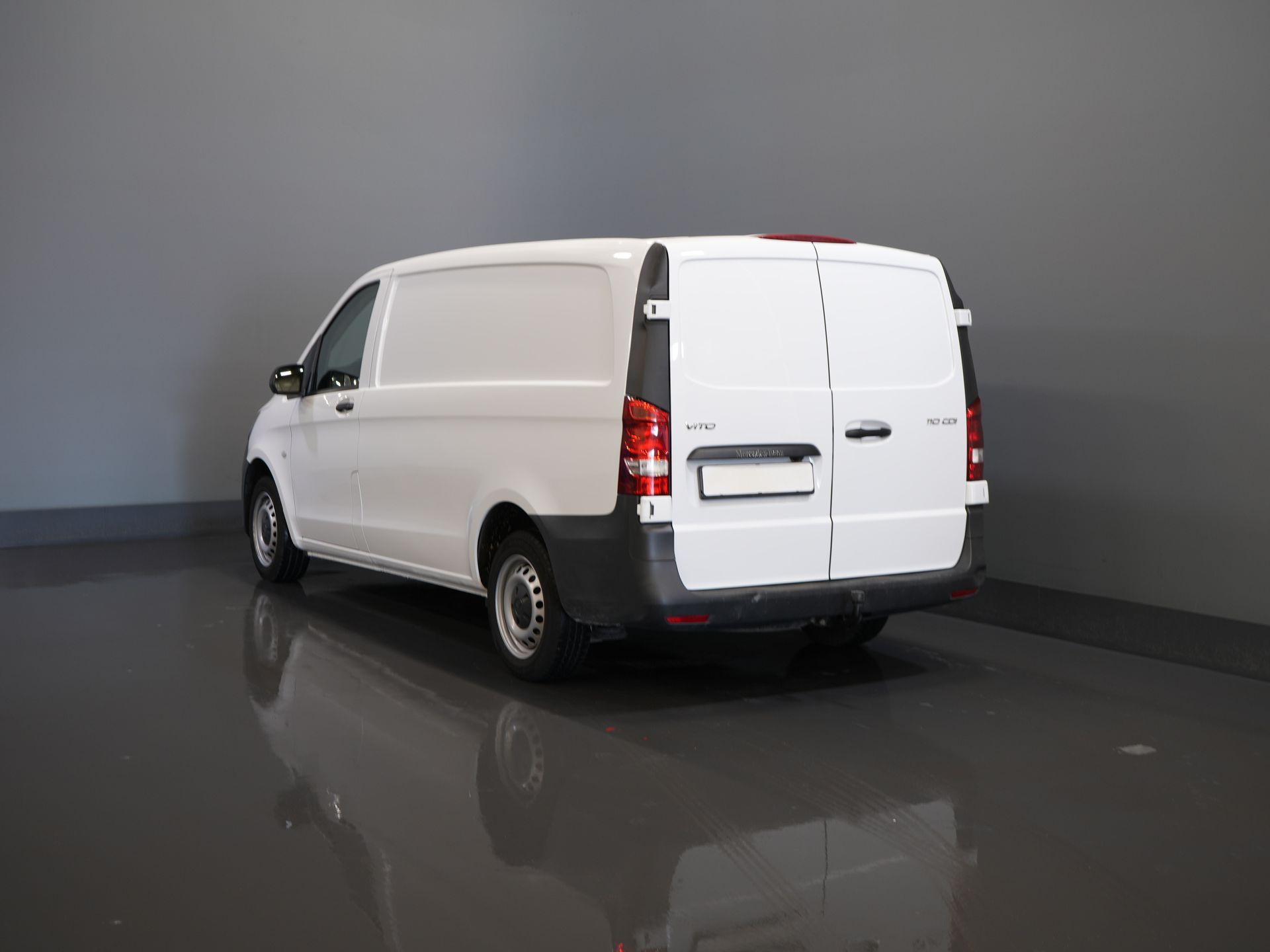 Mercedes-Benz Vito Bestelbus 110 CDI L2 BPM VRIJ! Carplay/ 3 Pers./ Cruise/ Camera/ Trekhaak/ Airco 1