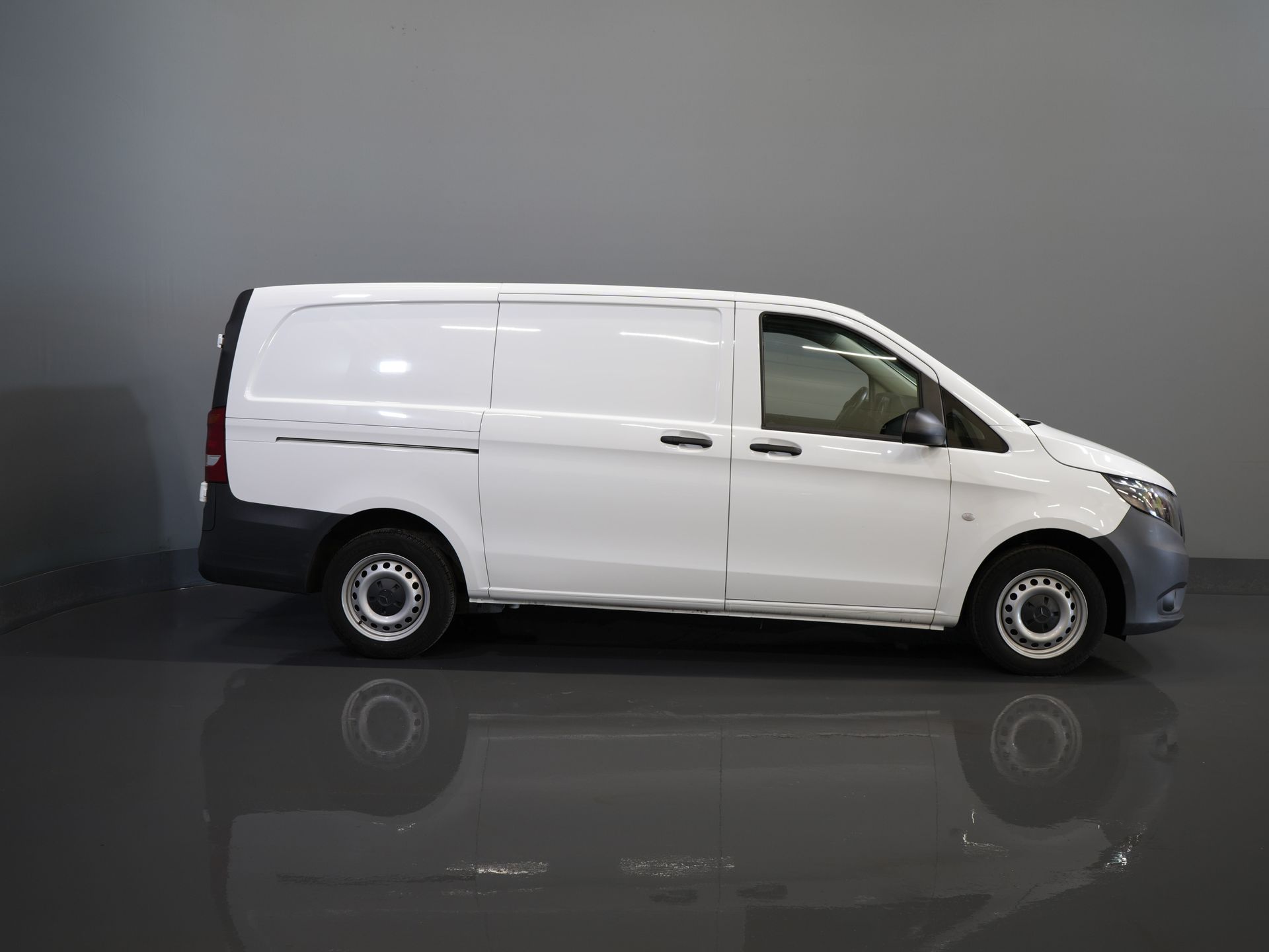 Mercedes-Benz Vito Bestelbus 110 CDI L2 BPM VRIJ! Carplay/ 3 Pers./ Cruise/ Camera/ Trekhaak/ Airco 10