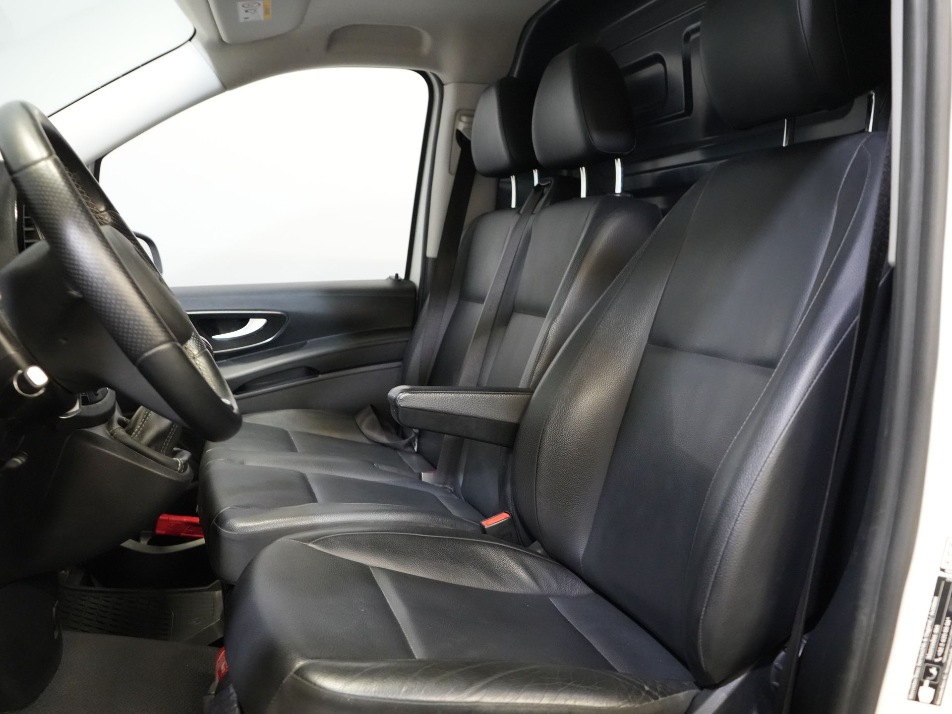Mercedes-Benz Vito Bestelbus 110 CDI L2 BPM VRIJ! Carplay/ 3 Pers./ Cruise/ Camera/ Trekhaak/ Airco 11