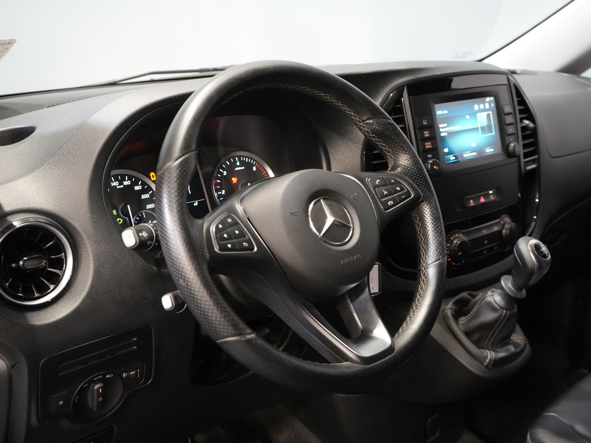 Mercedes-Benz Vito Bestelbus 110 CDI L2 BPM VRIJ! Carplay/ 3 Pers./ Cruise/ Camera/ Trekhaak/ Airco 13
