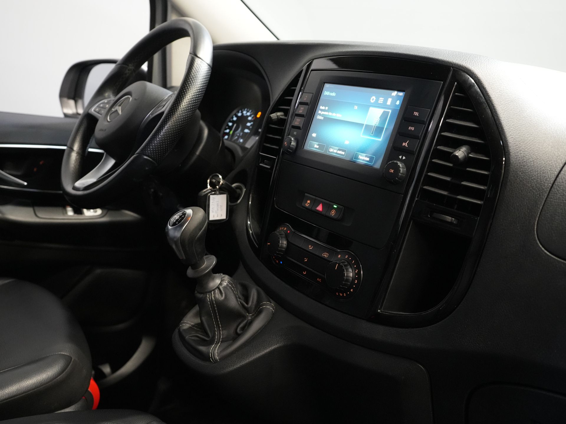 Mercedes-Benz Vito Bestelbus 110 CDI L2 BPM VRIJ! Carplay/ 3 Pers./ Cruise/ Camera/ Trekhaak/ Airco 2